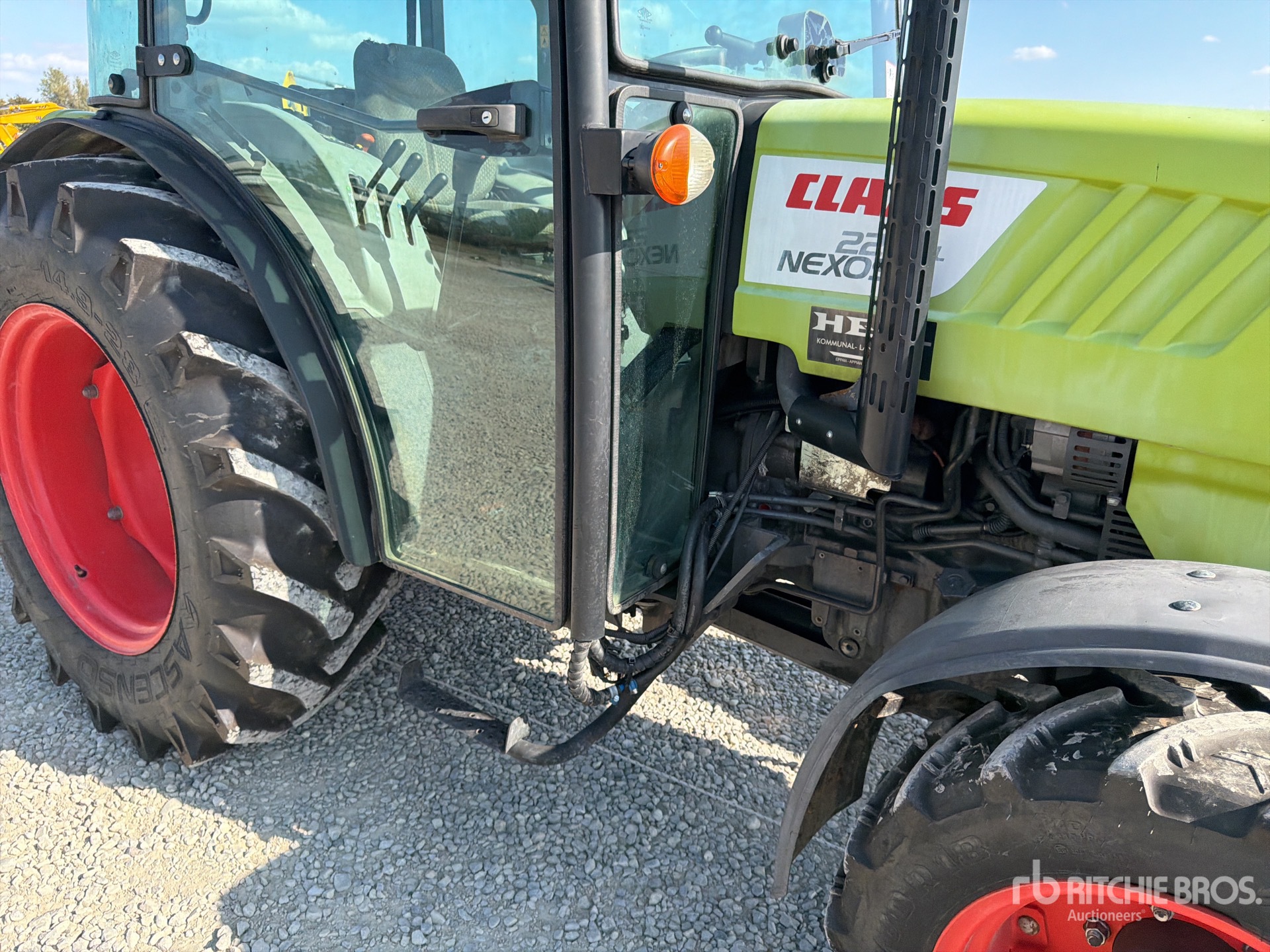 2011 Claas NEXOS 220VL
