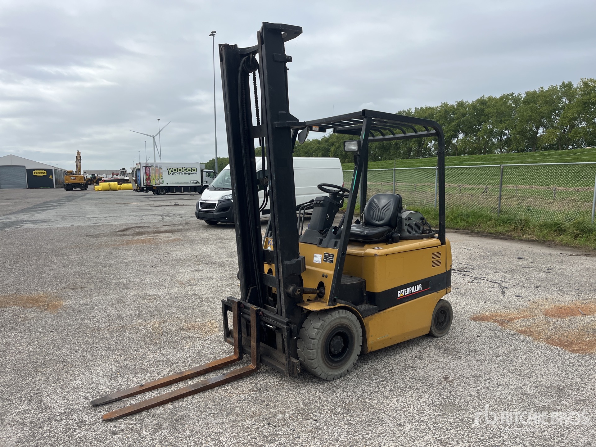 Photo of 2006 Mitsubishi FB25K-PAC