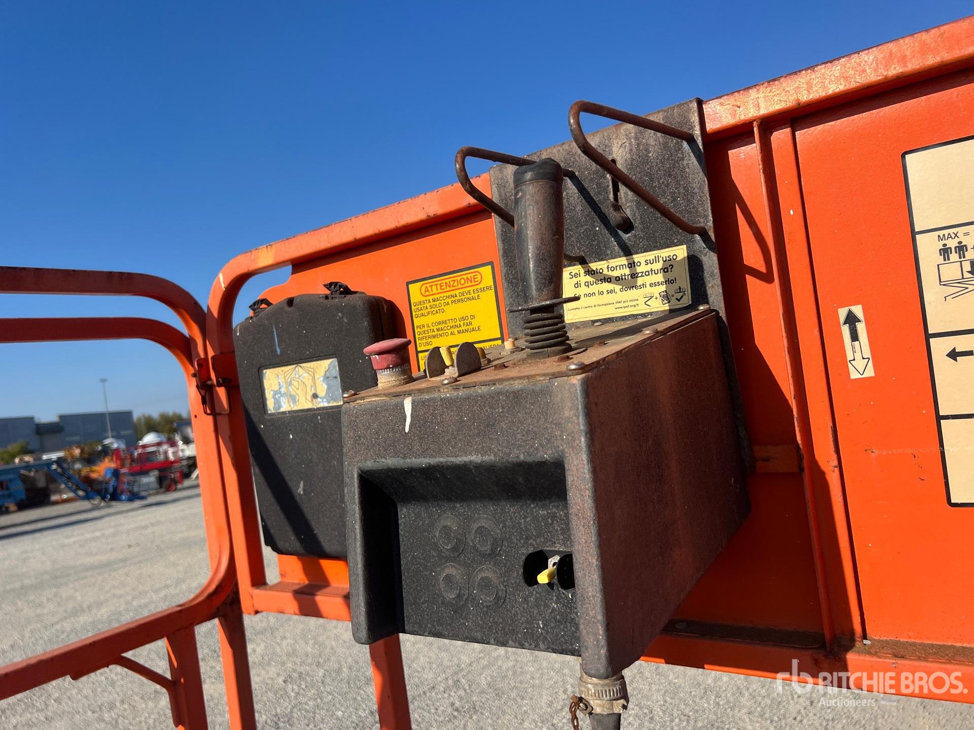 2001 JLG 400CRT