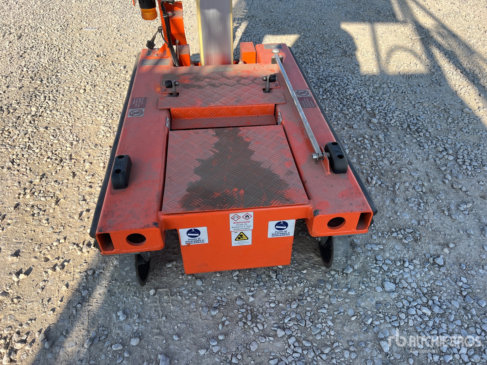2017 JLG NANO 830SP
