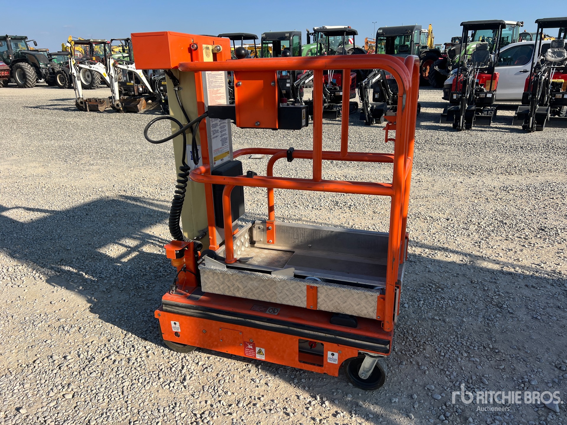 2017 JLG NANO 830SP