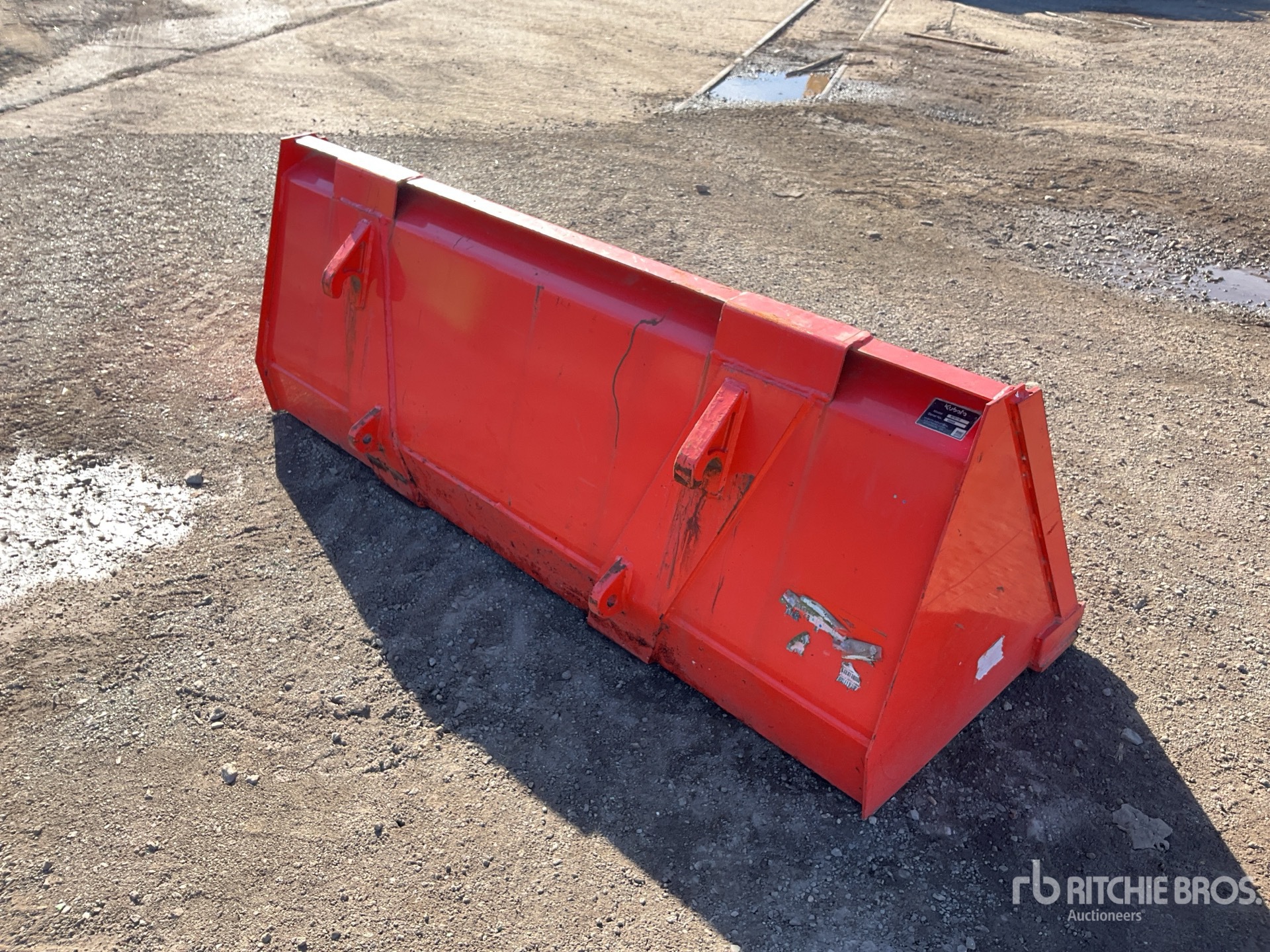 Kubota M1811E