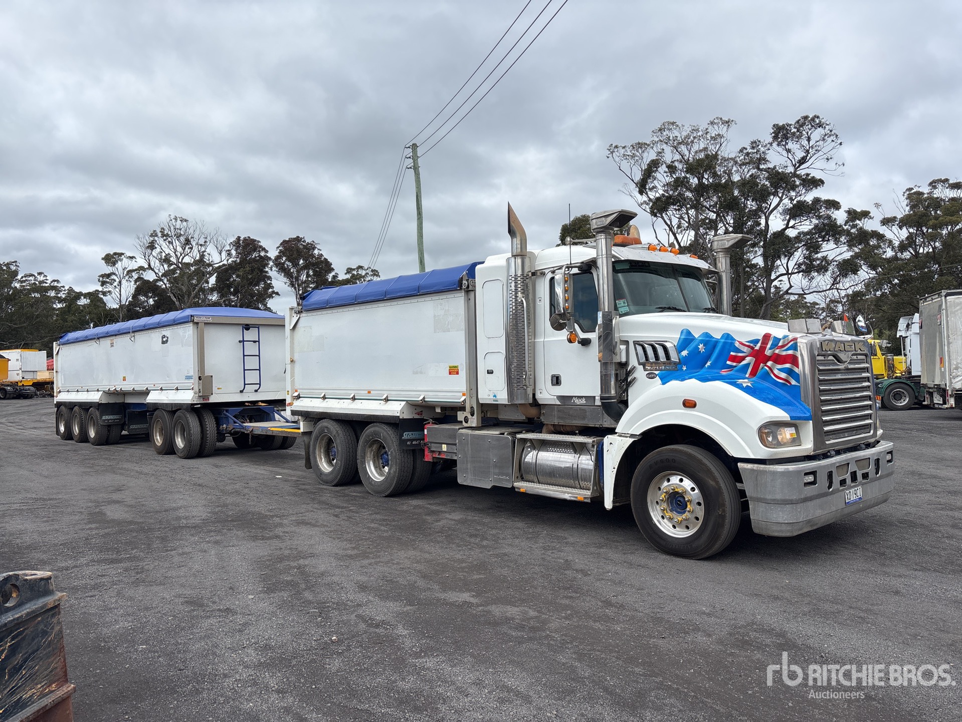 2017 Mack CLXT SUPERLINER