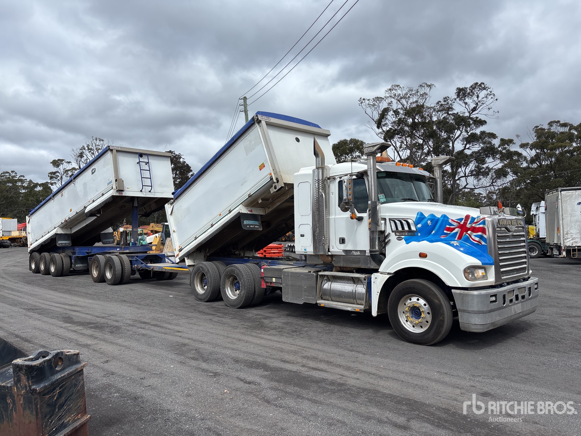 2017 Mack CLXT SUPERLINER