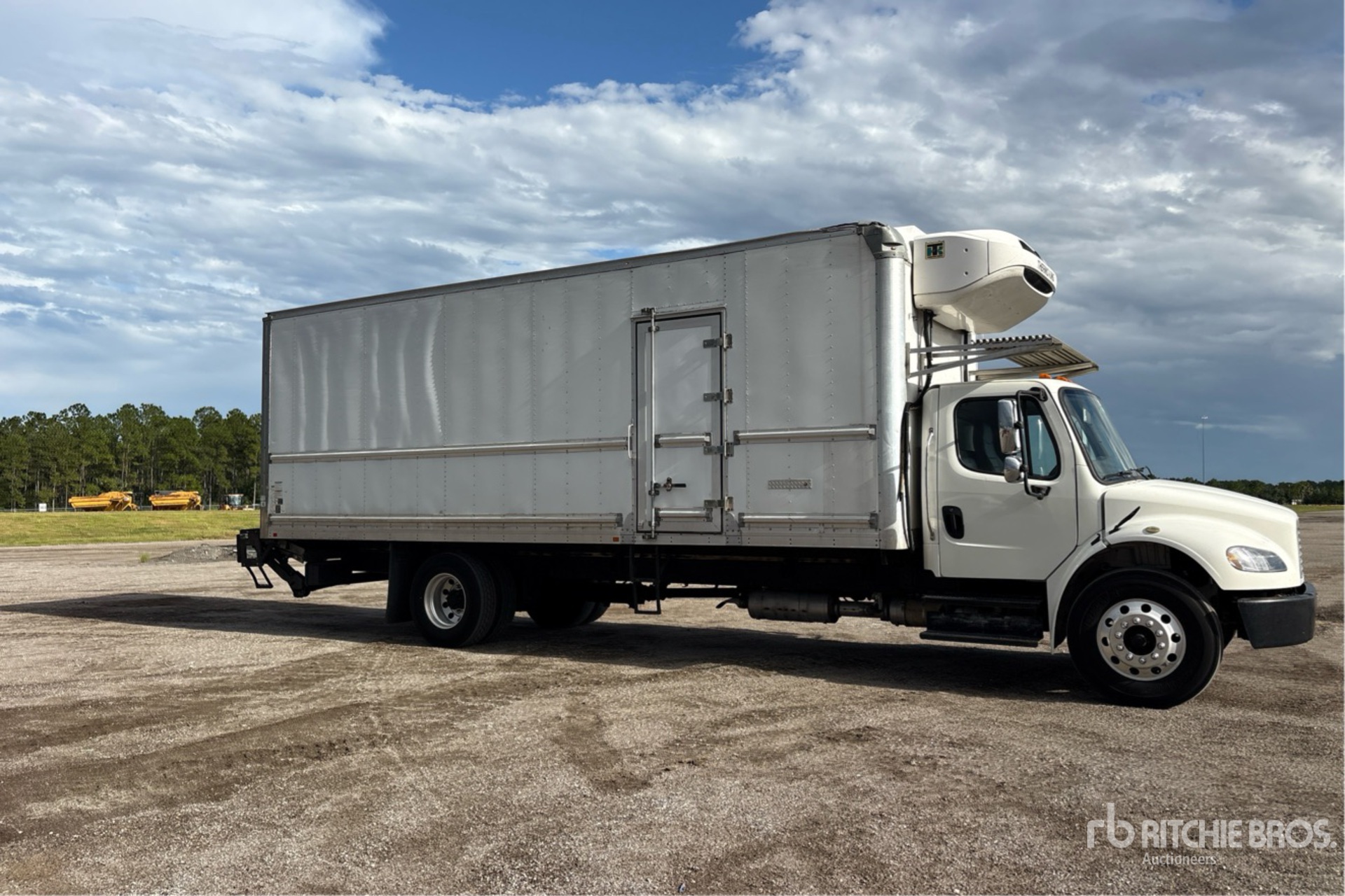2017 Freightliner M2 106