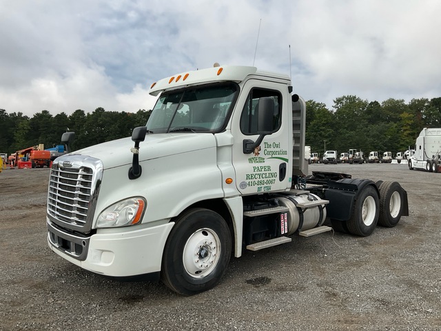 2013 Freightliner Cascadia 125 6x4 T/A Day Cab Truck Tractor