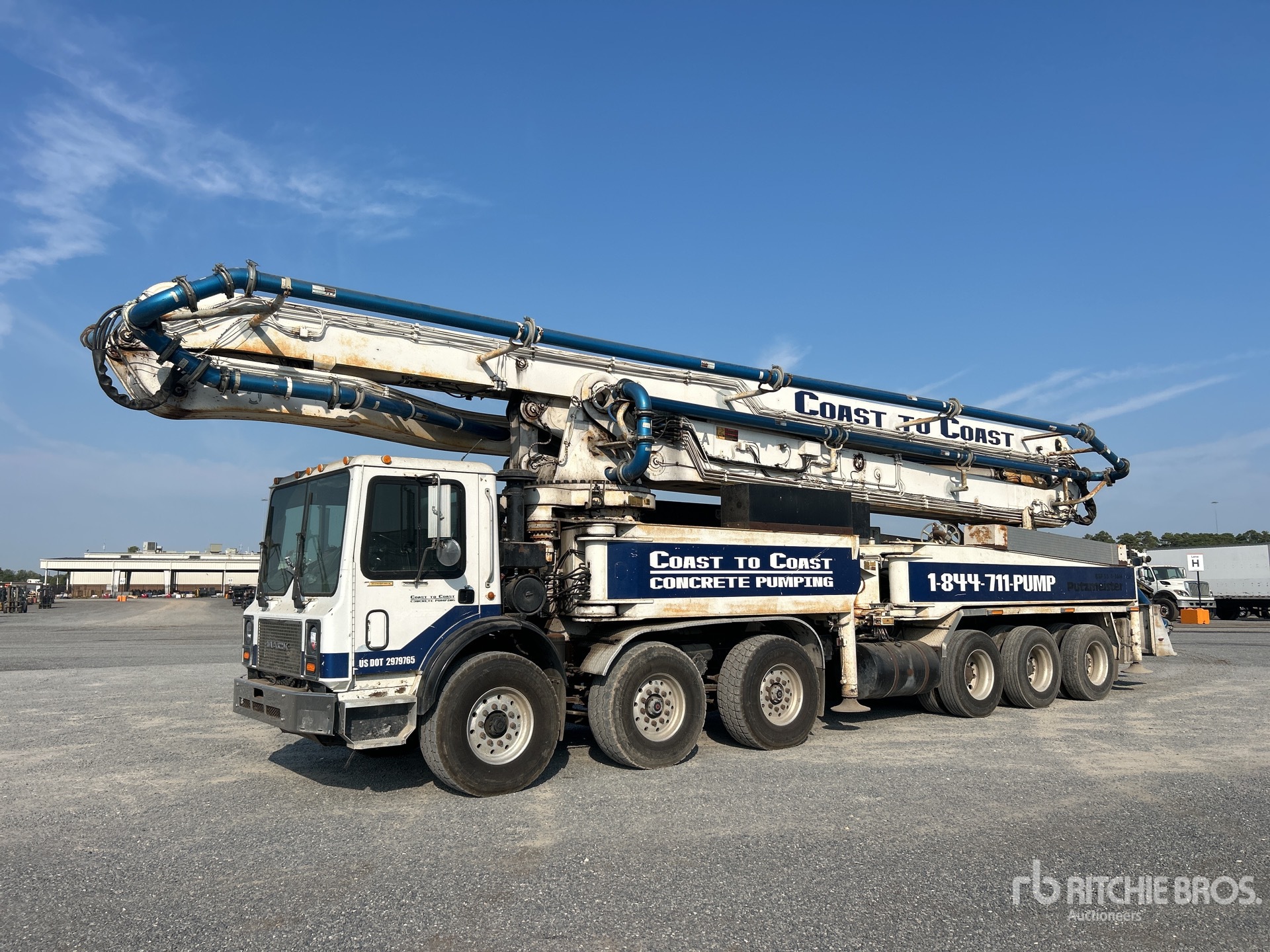 Photo of 2000 Mack MR688S