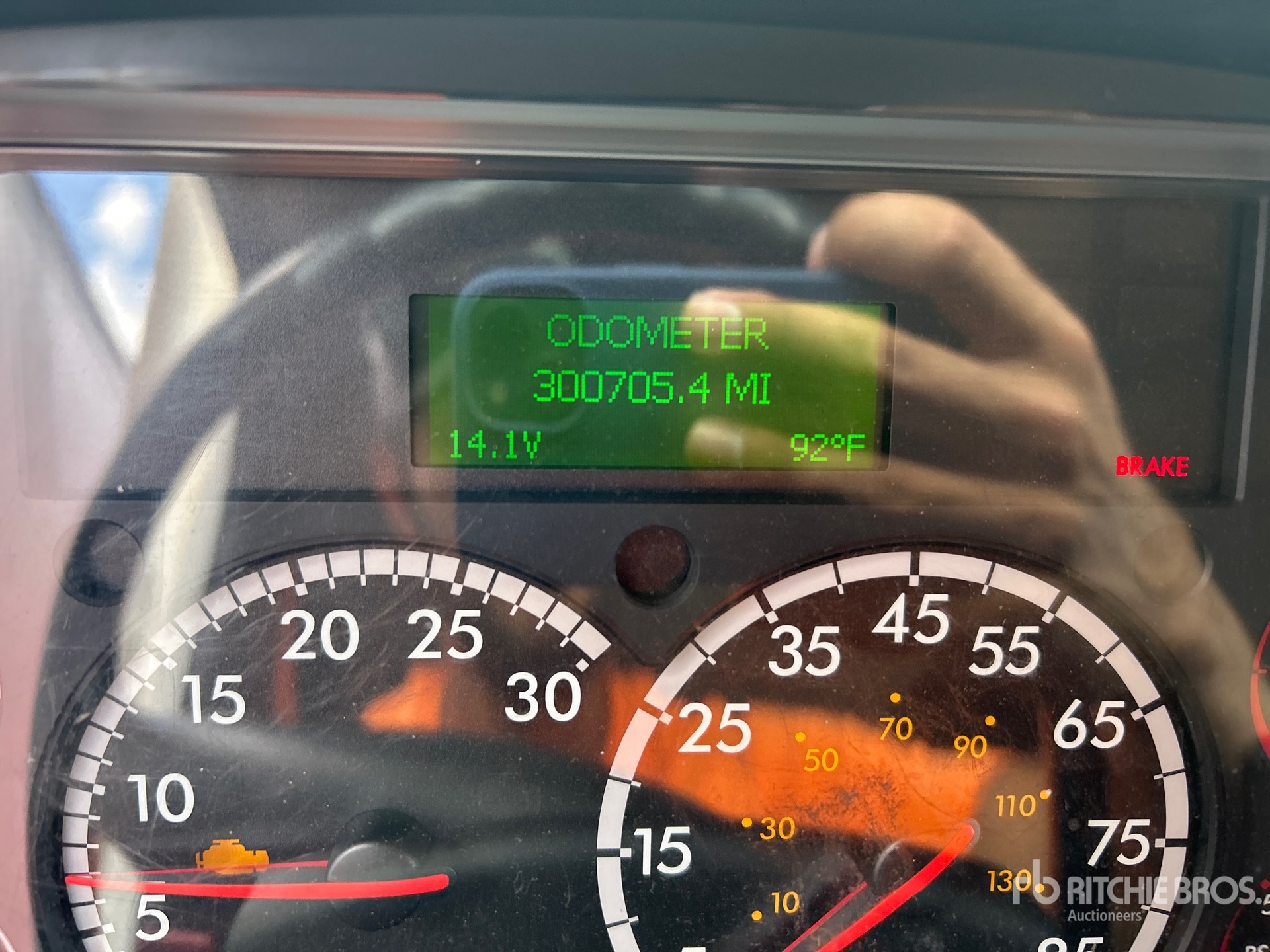 2017 Freightliner M2106