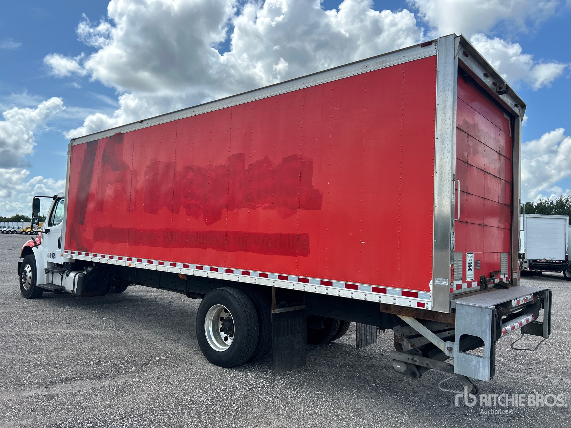 2017 Freightliner M2106