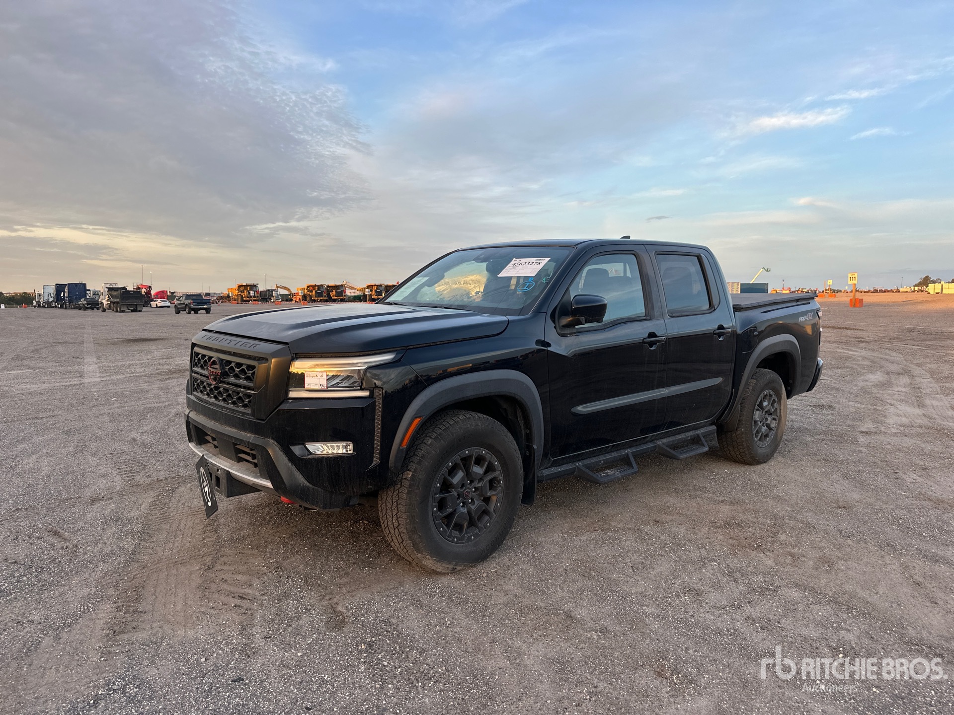 Photo of 2022 Nissan FRONTIER XE
