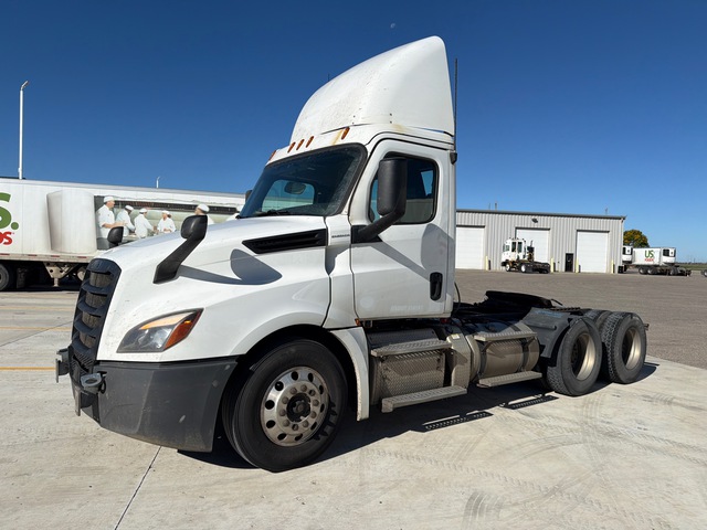 2019 Freightliner Cascadia 126 6x4 T/A Day Cab Truck Tractor 2019 Freightliner Cascadia 126 6x4 T/A Day Cab Truck Tractor