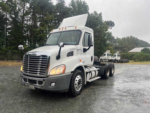 2017 Freightliner Cascadia 113 6x4 T/A Day Cab Truck Tractor