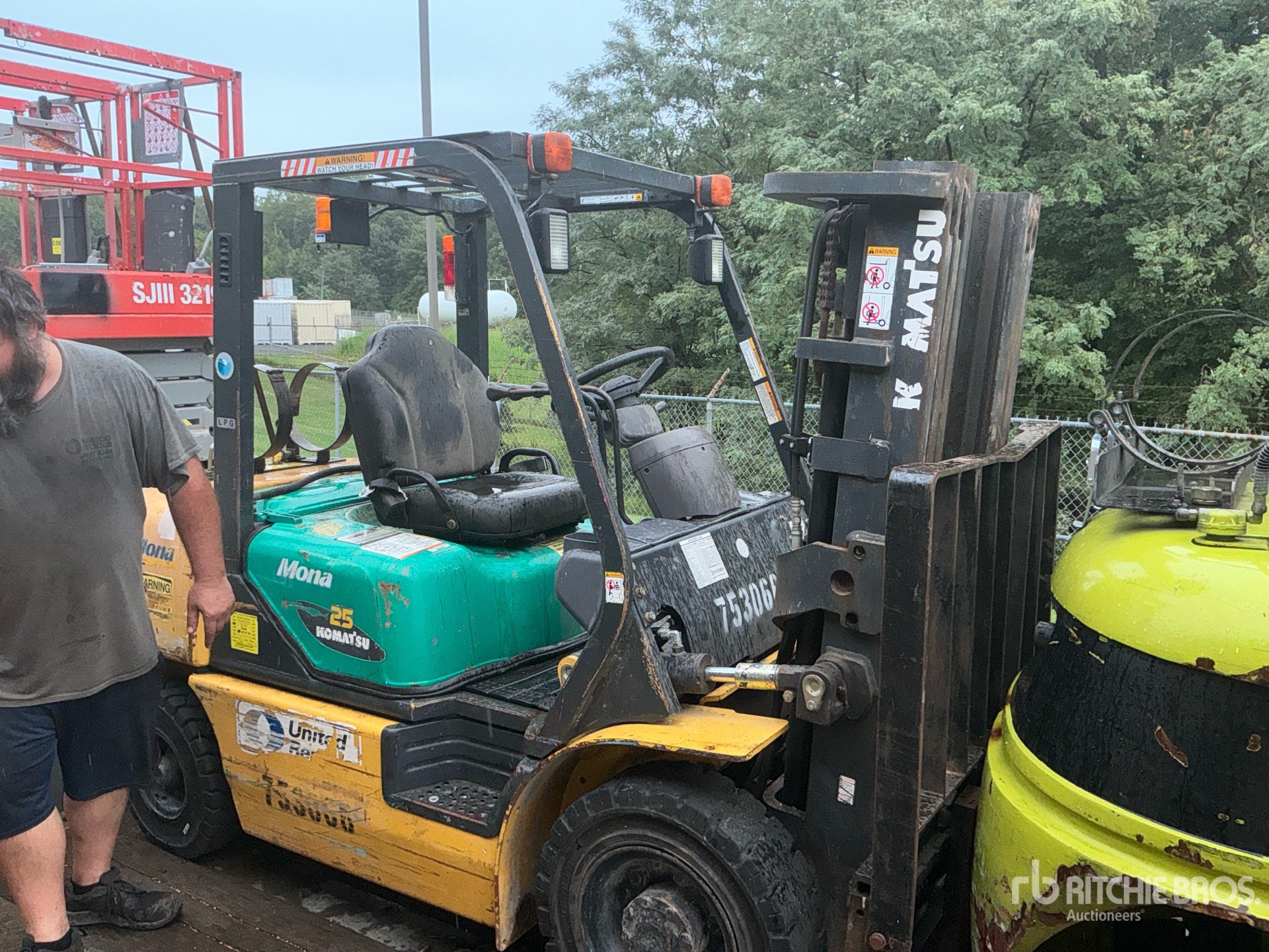 2005 Komatsu FG25T-14