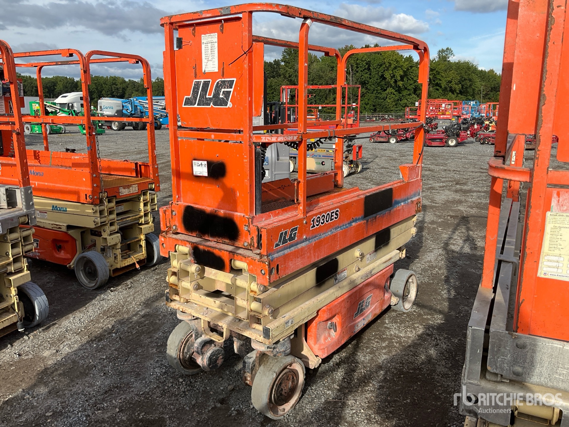 Photo of 2017 JLG 1930ES