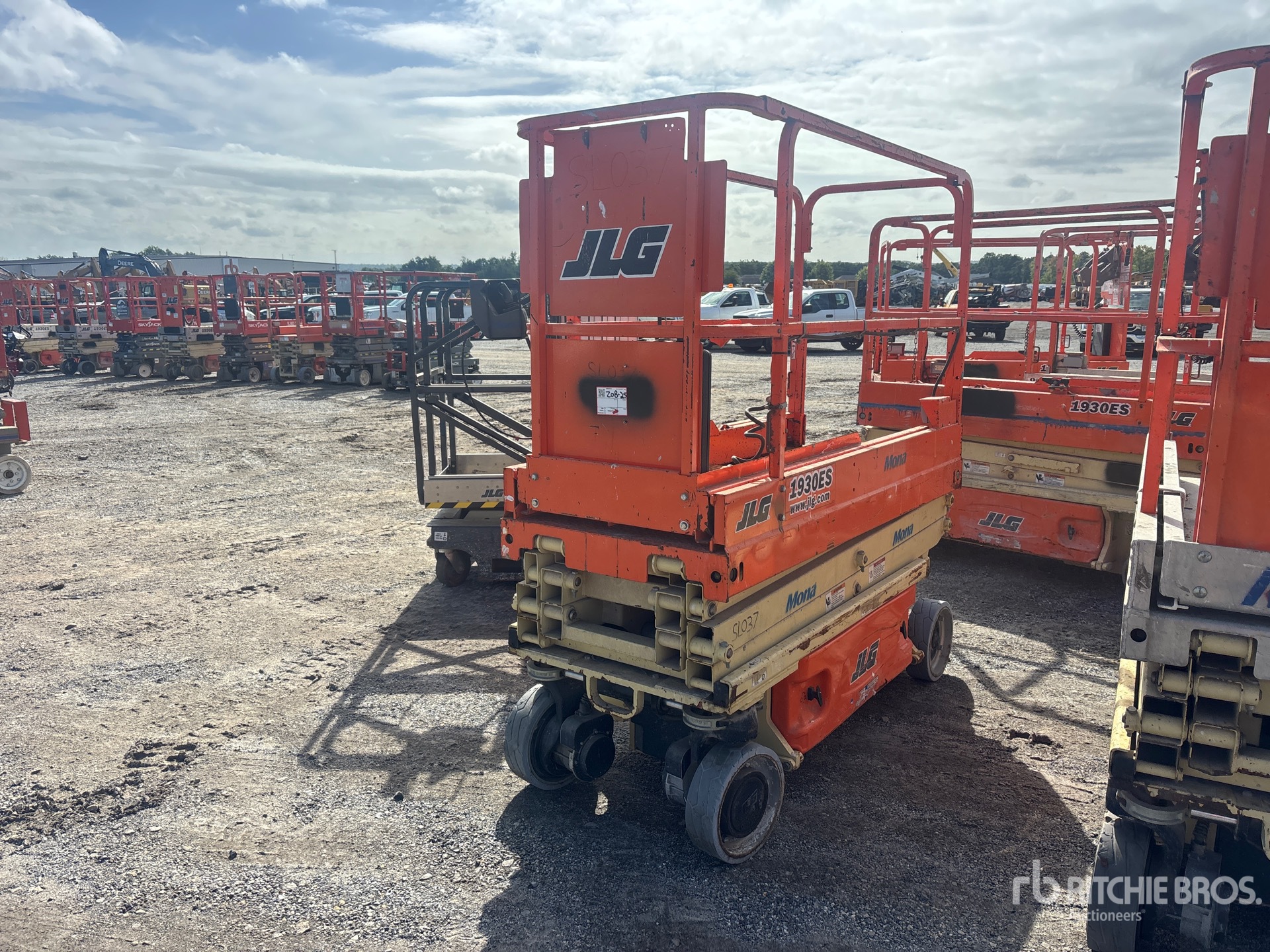 Photo of 2017 JLG 1930 ES