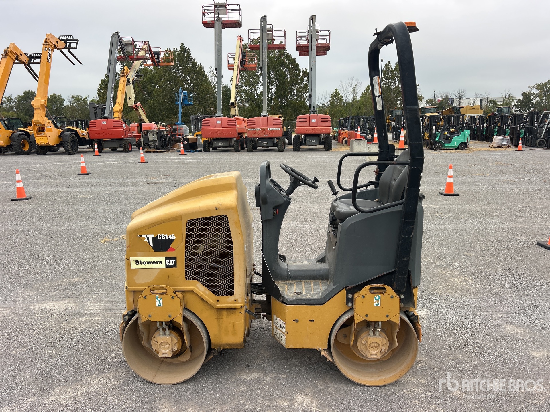 2017 Caterpillar CB14B