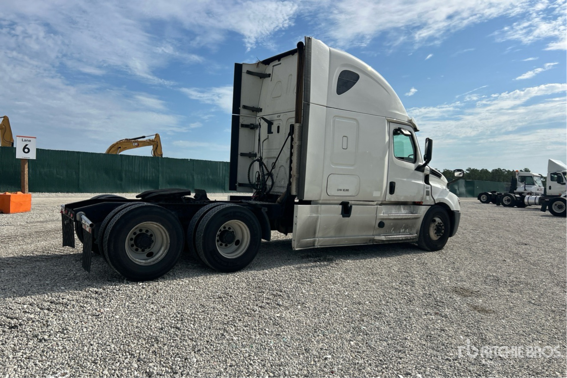2020 Freightliner CASCADIA 126