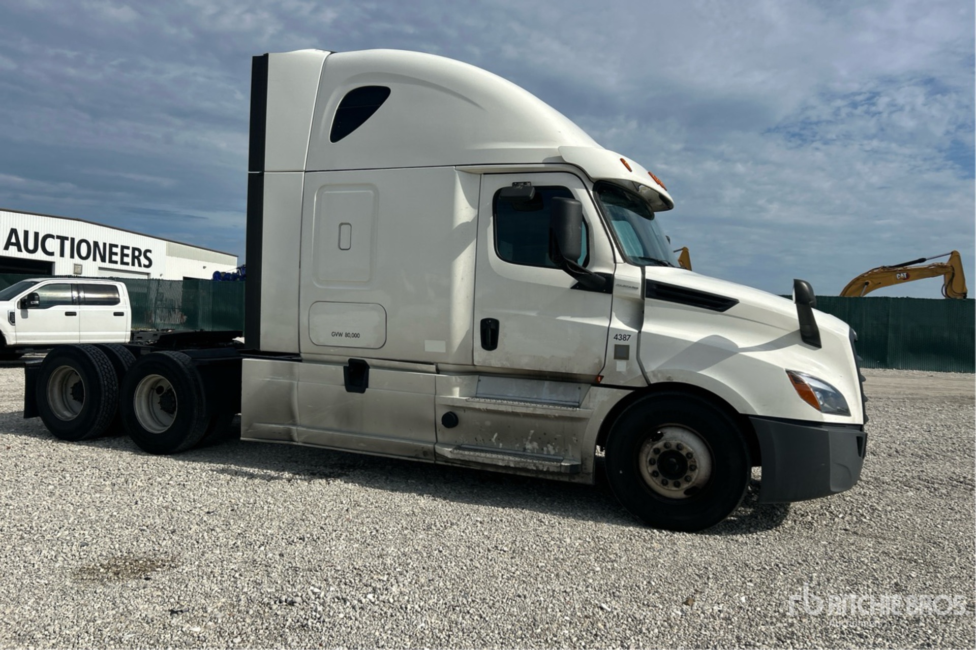 2020 Freightliner CASCADIA 126