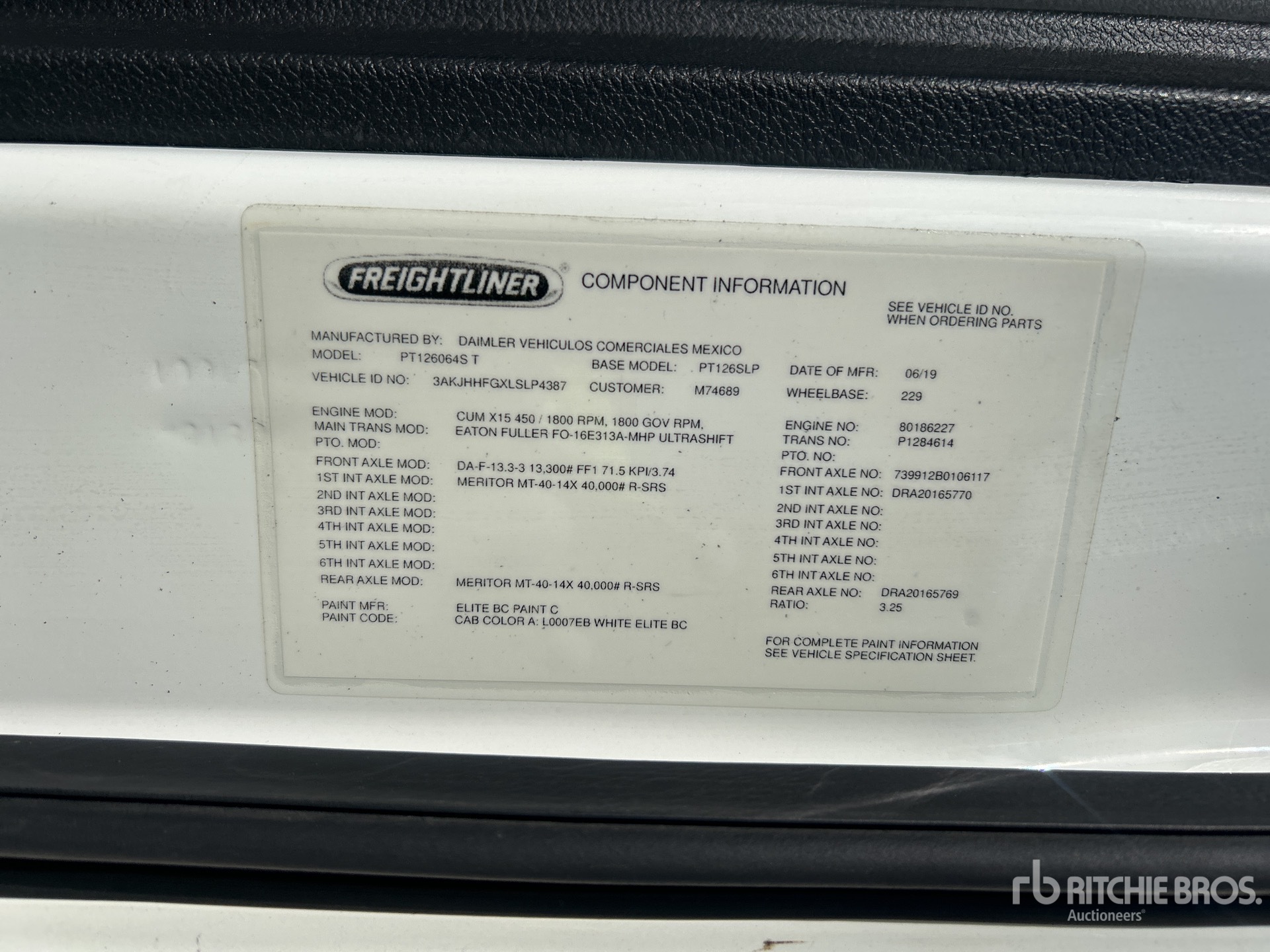 2020 Freightliner CASCADIA 126