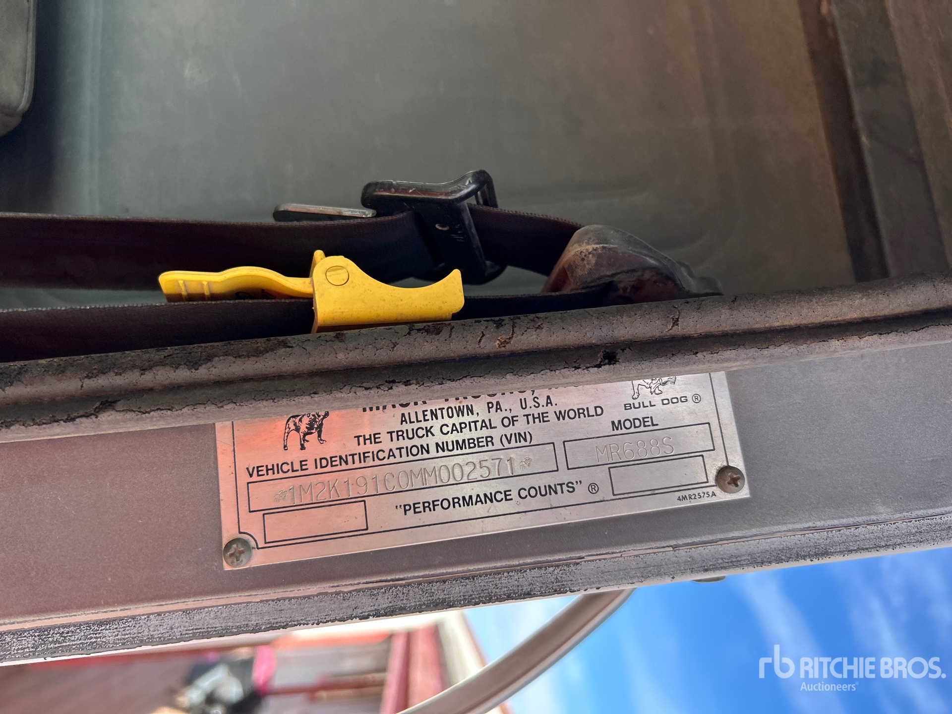 1991 Mack MR688S