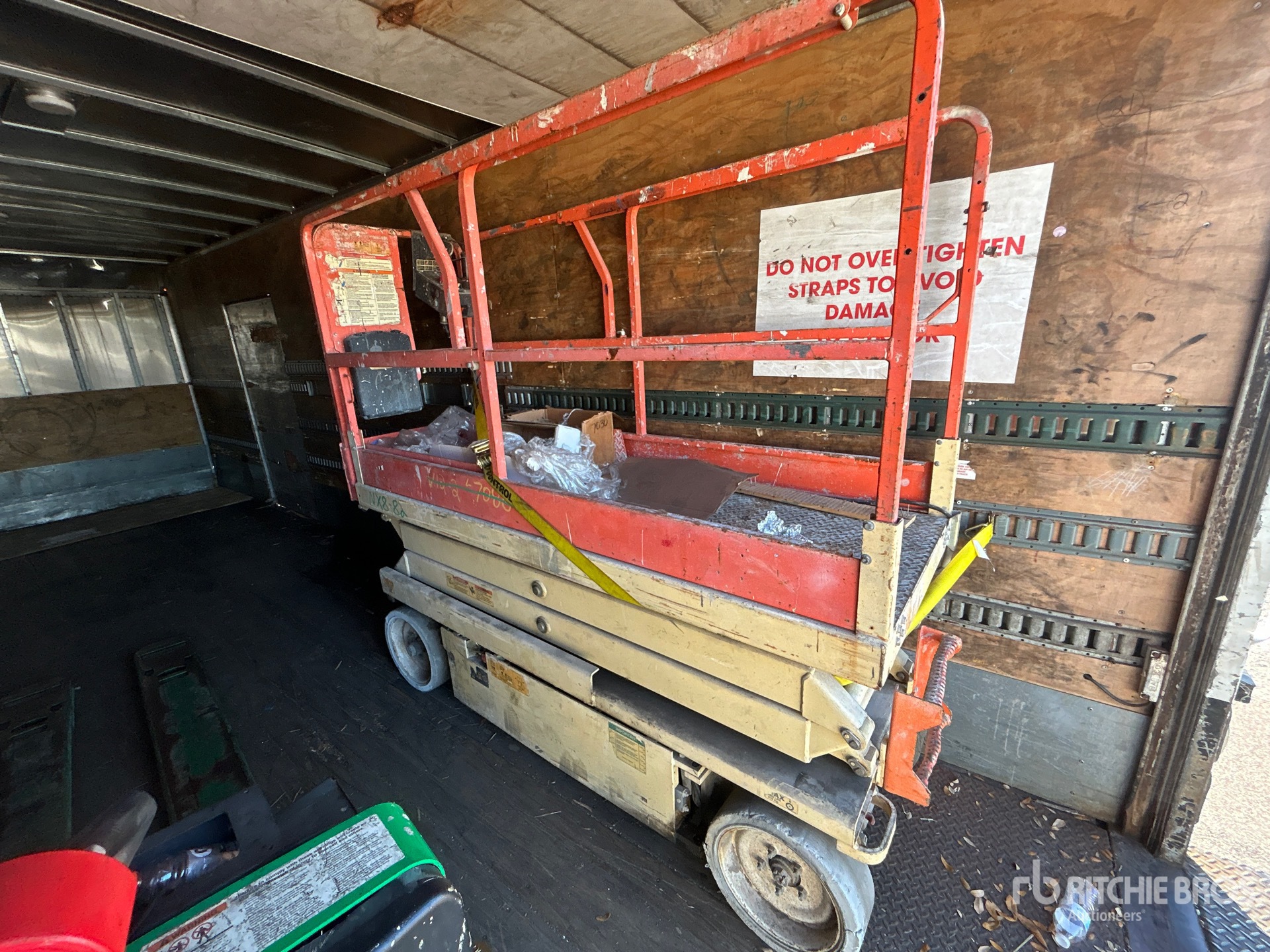 2002 JLG 2032-E2