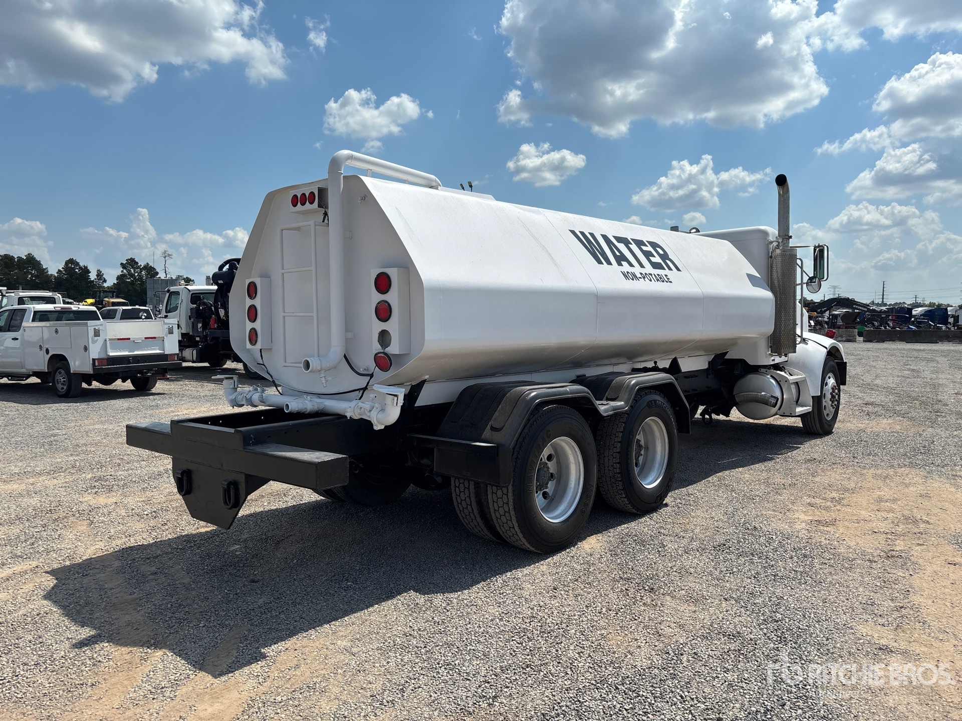 2004 Peterbilt 330
