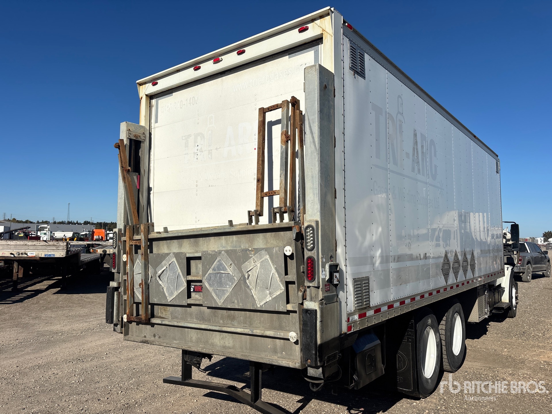 2019 Freightliner M2106