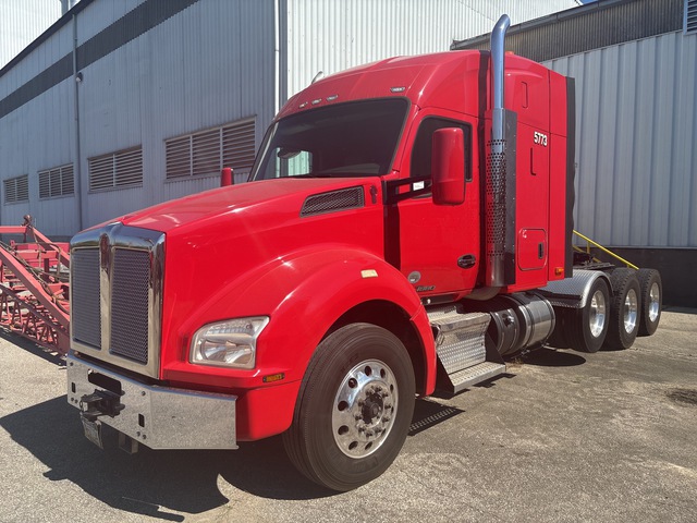 2016 Kenworth T880 8x4 Tri/A Sleeper Truck Tractor
