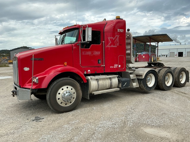 2009 Kenworth T800 8x4 Tri/A Sleeper Truck Tractor 2009 Kenworth T800 8x4 Tri/A Sleeper Truck Tractor