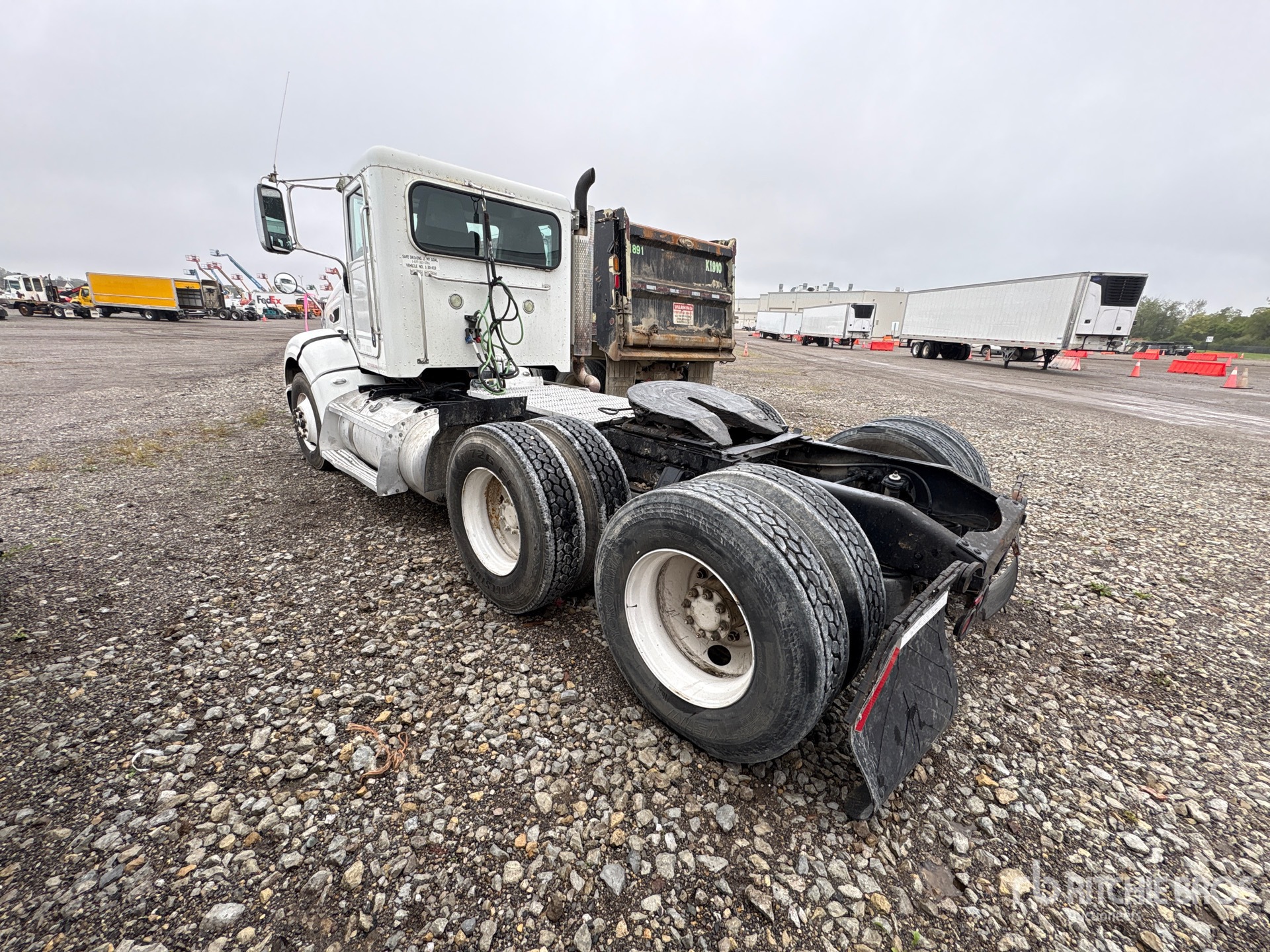 2013 Peterbilt 330