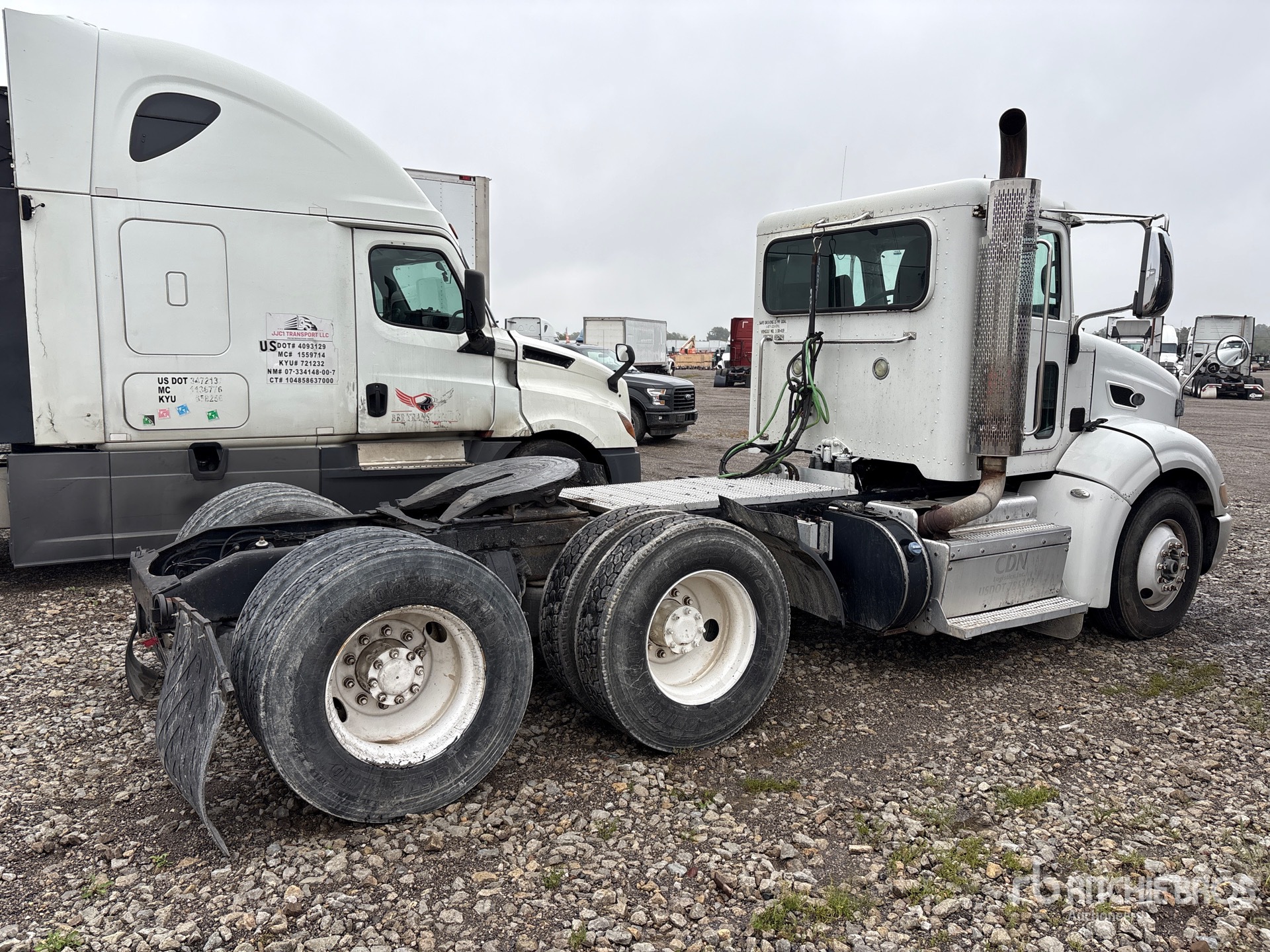 2013 Peterbilt 330