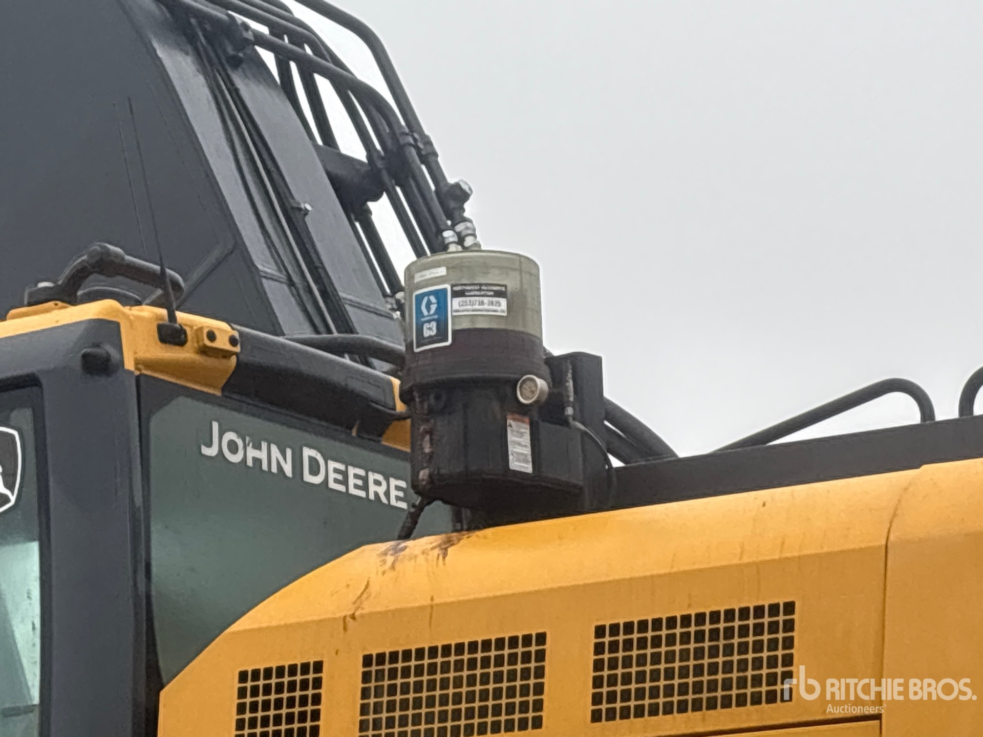 2020 John Deere 345G LC