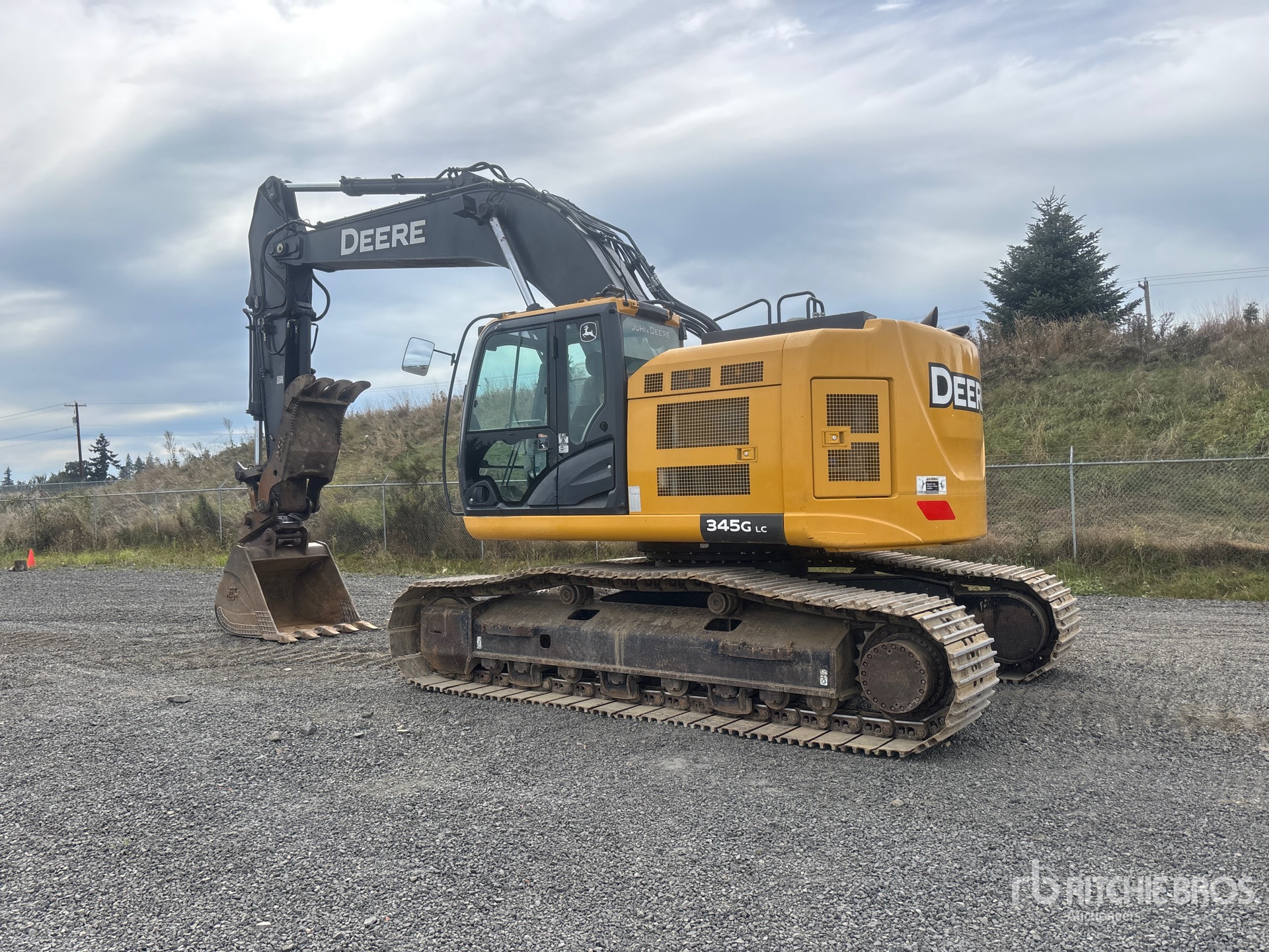 2019 John Deere 345G LC