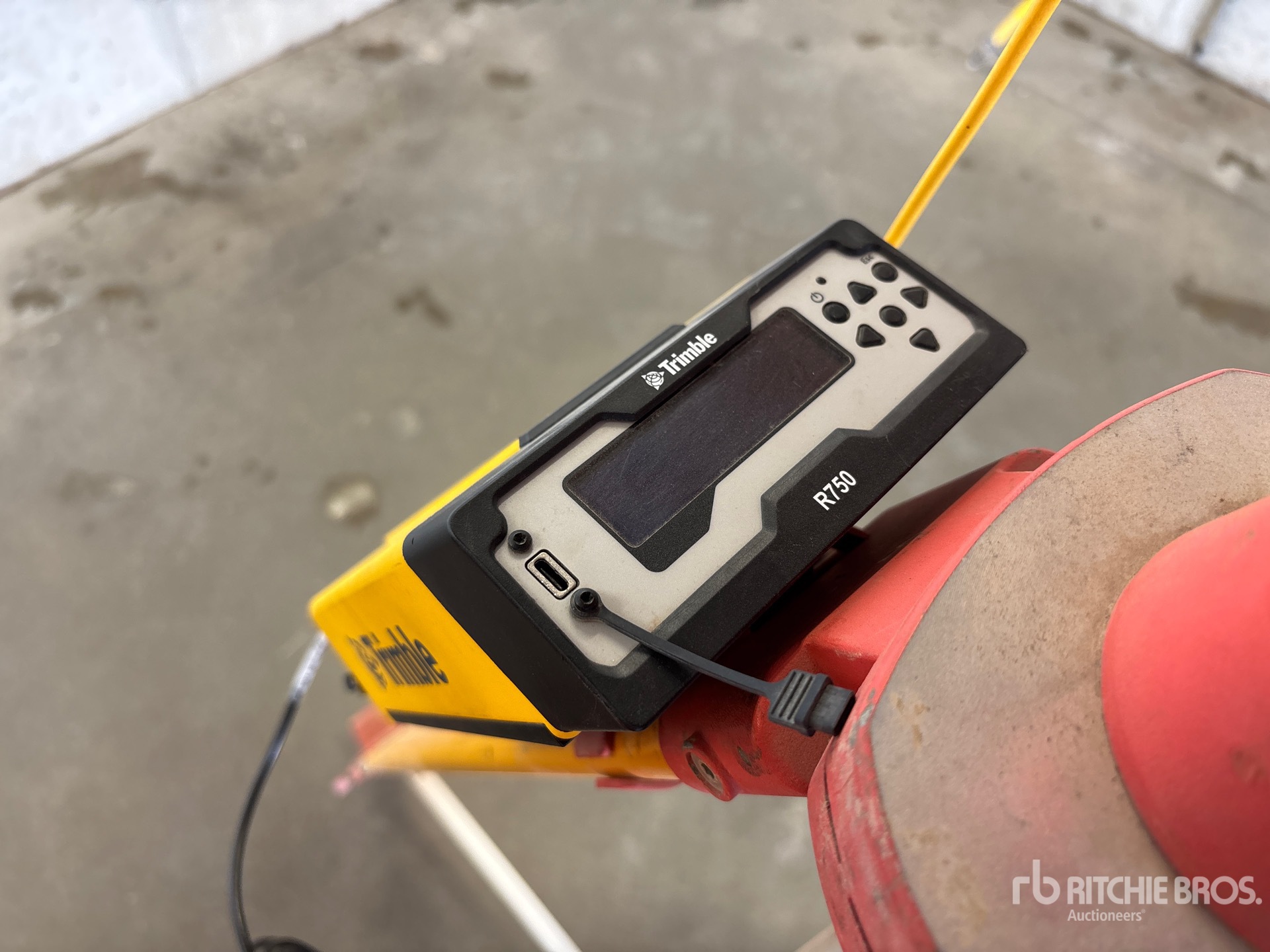 Trimble R750