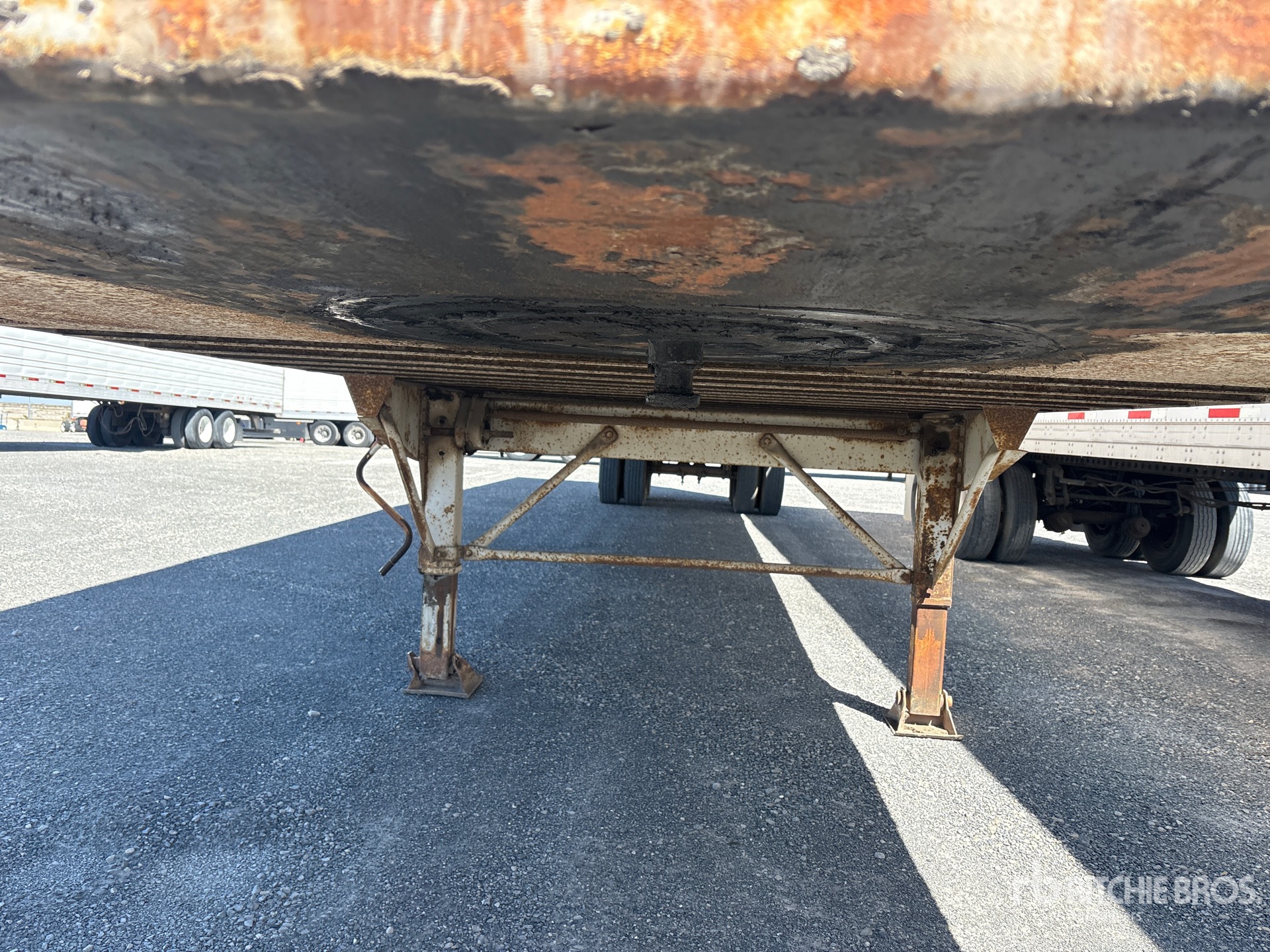 1984 Miller 45 ft x 102 in T/A