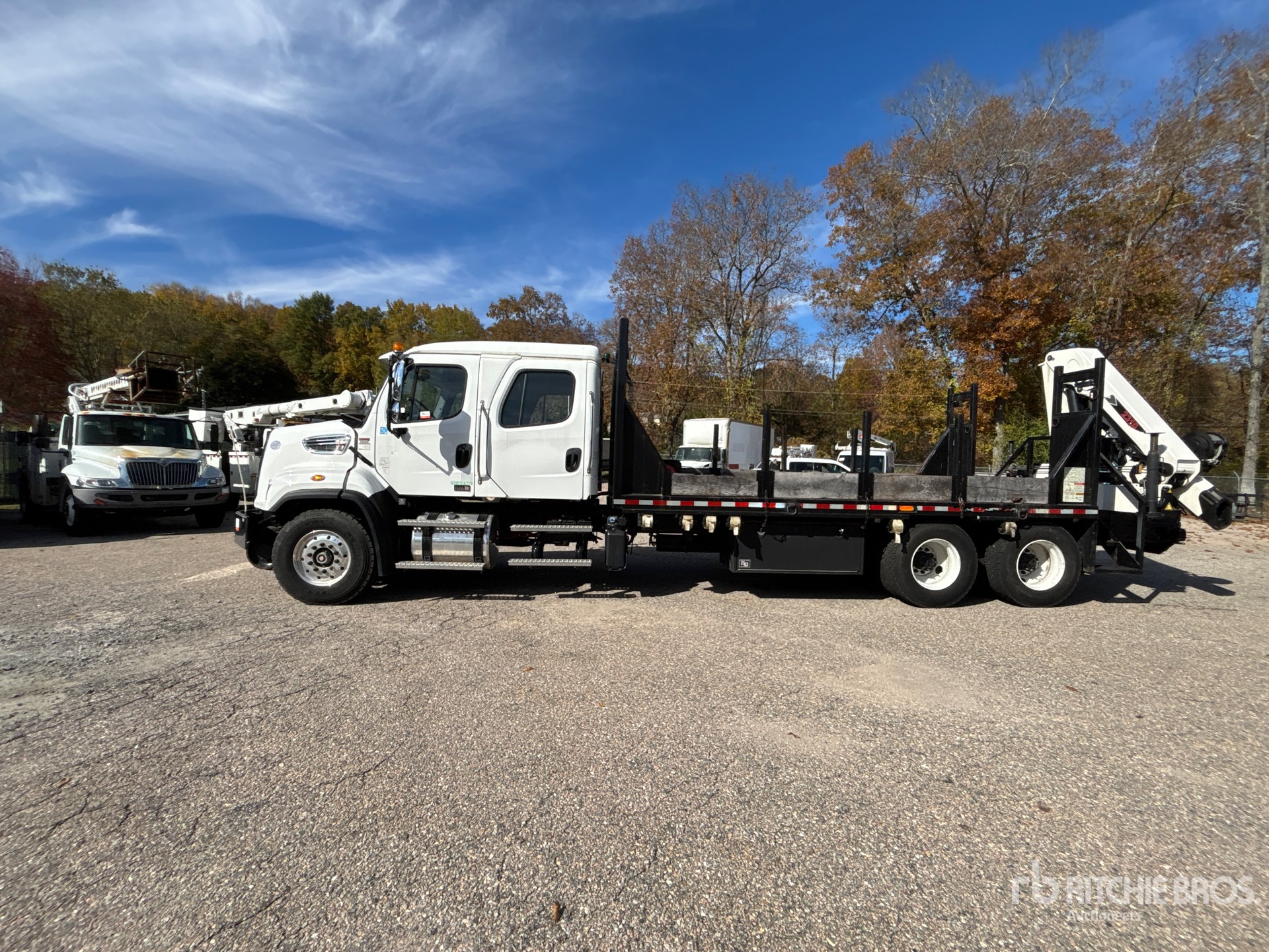 2021 Freightliner CORONADO 122SD