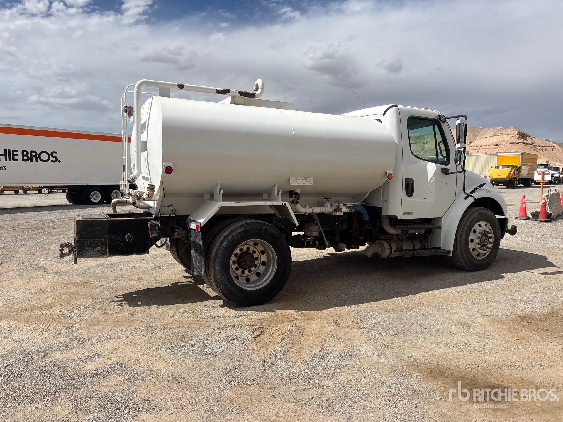2006 Freightliner M2 106
