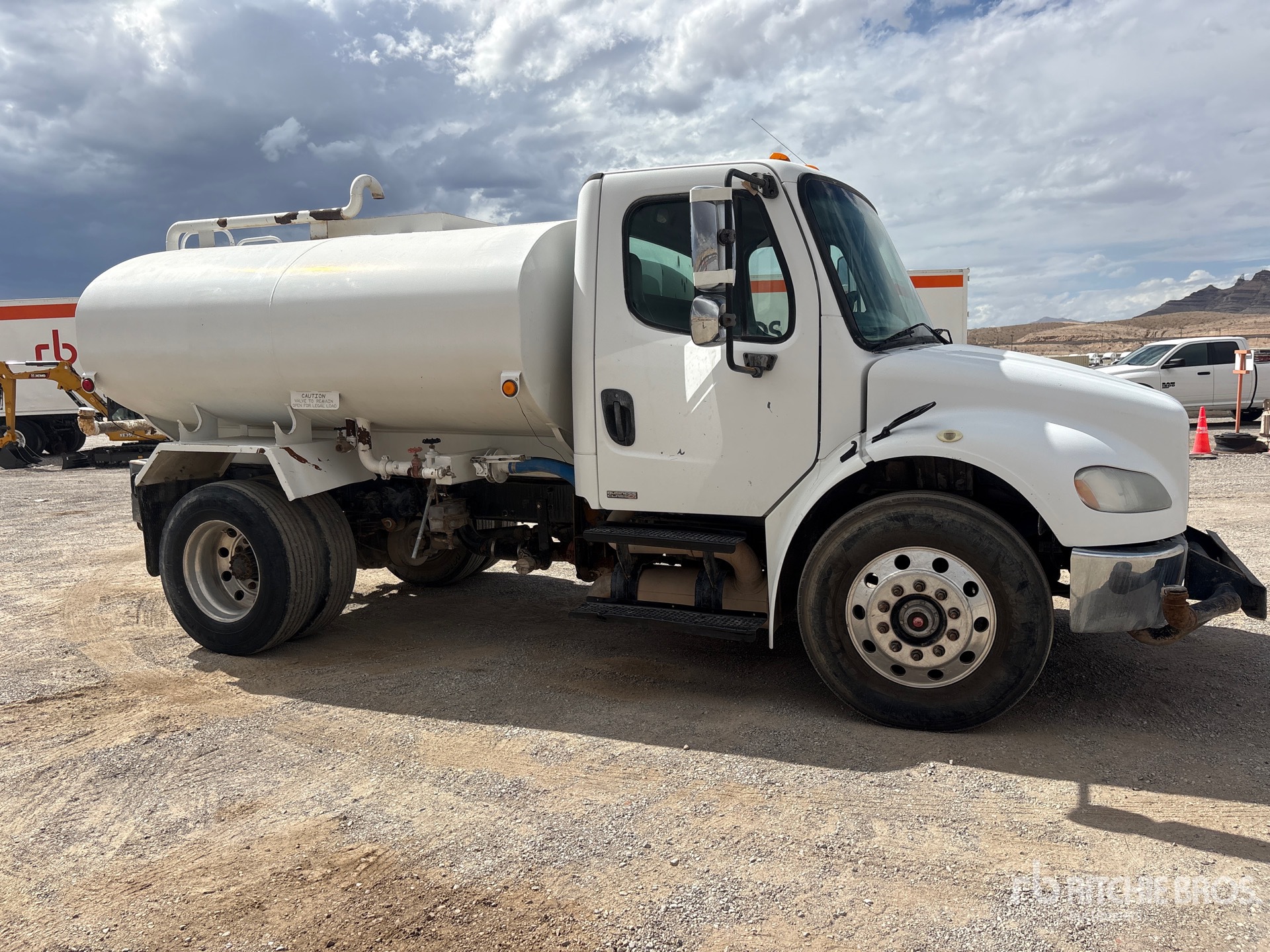 2006 Freightliner M2 106