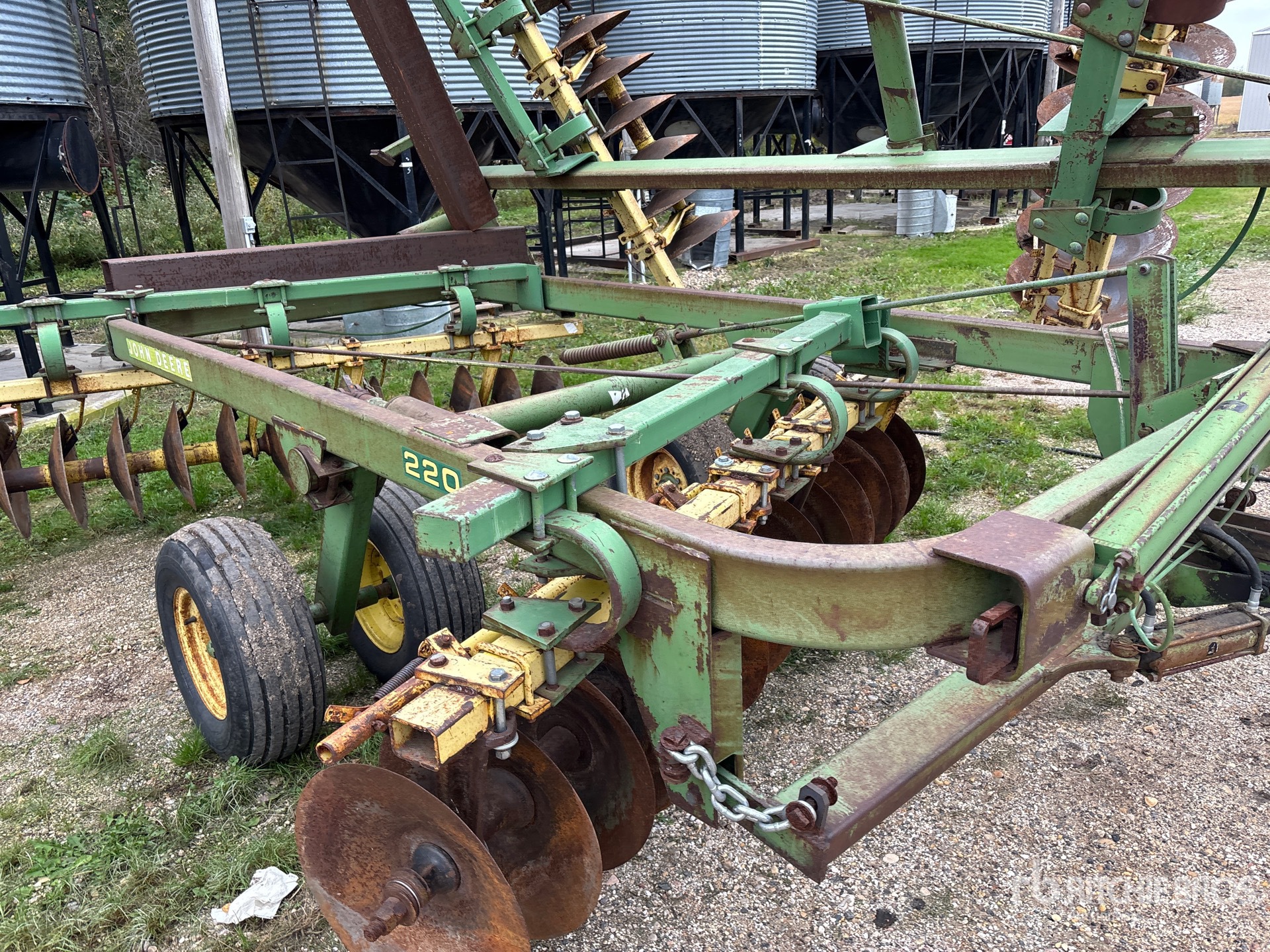 John Deere 220