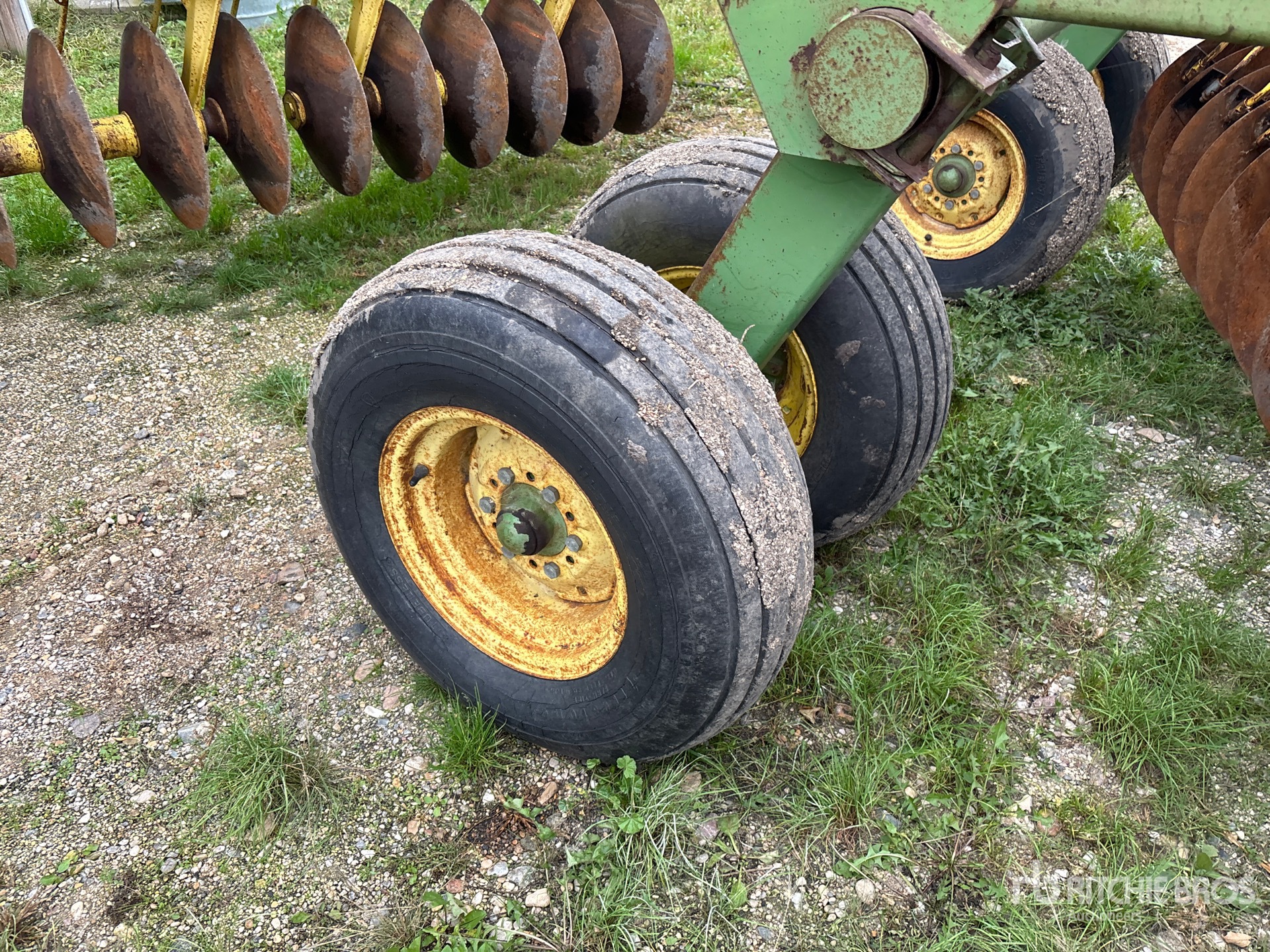 John Deere 220