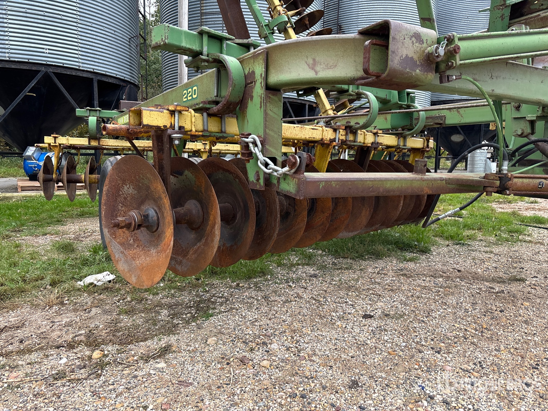 John Deere 220