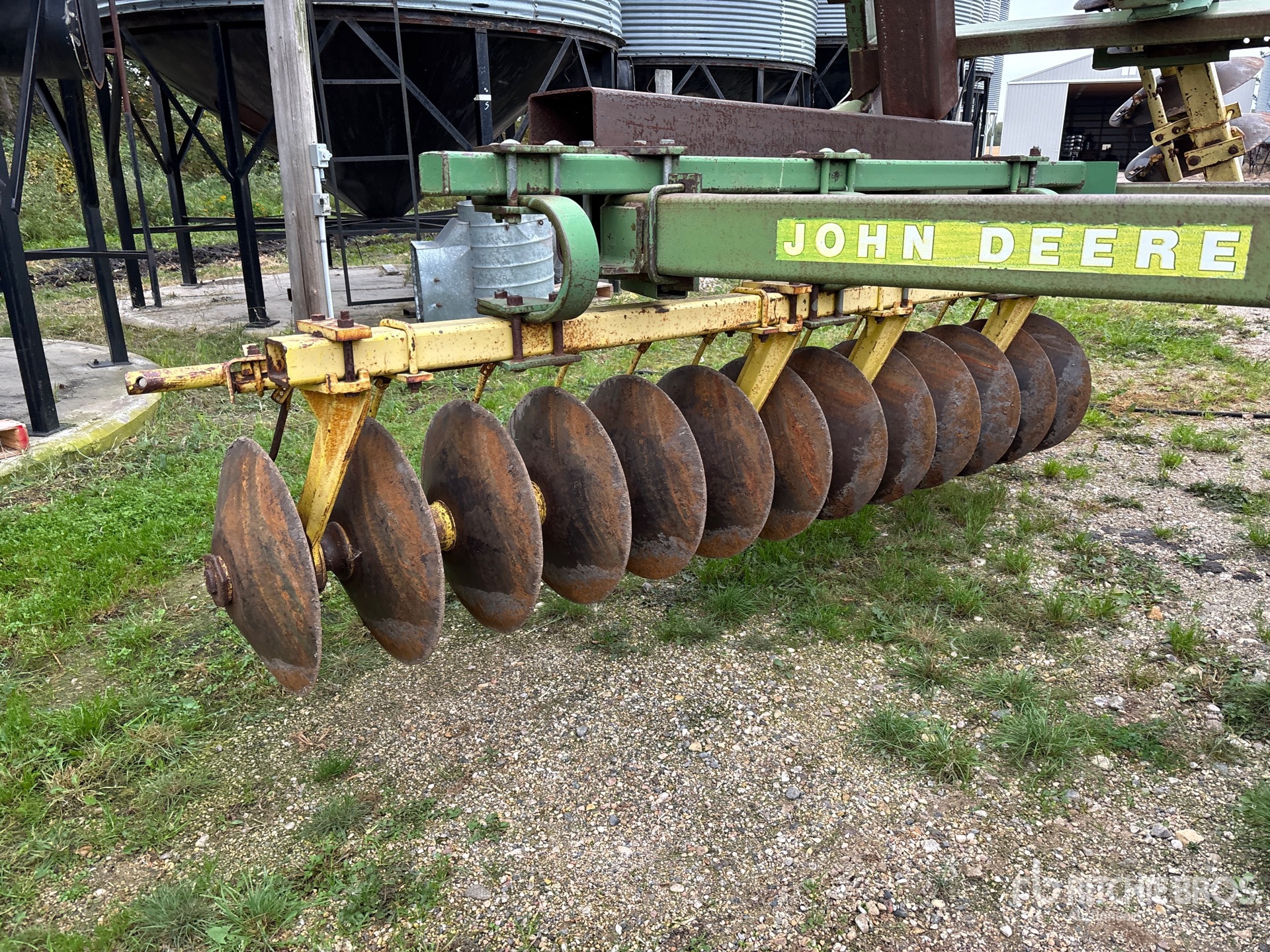 John Deere 220