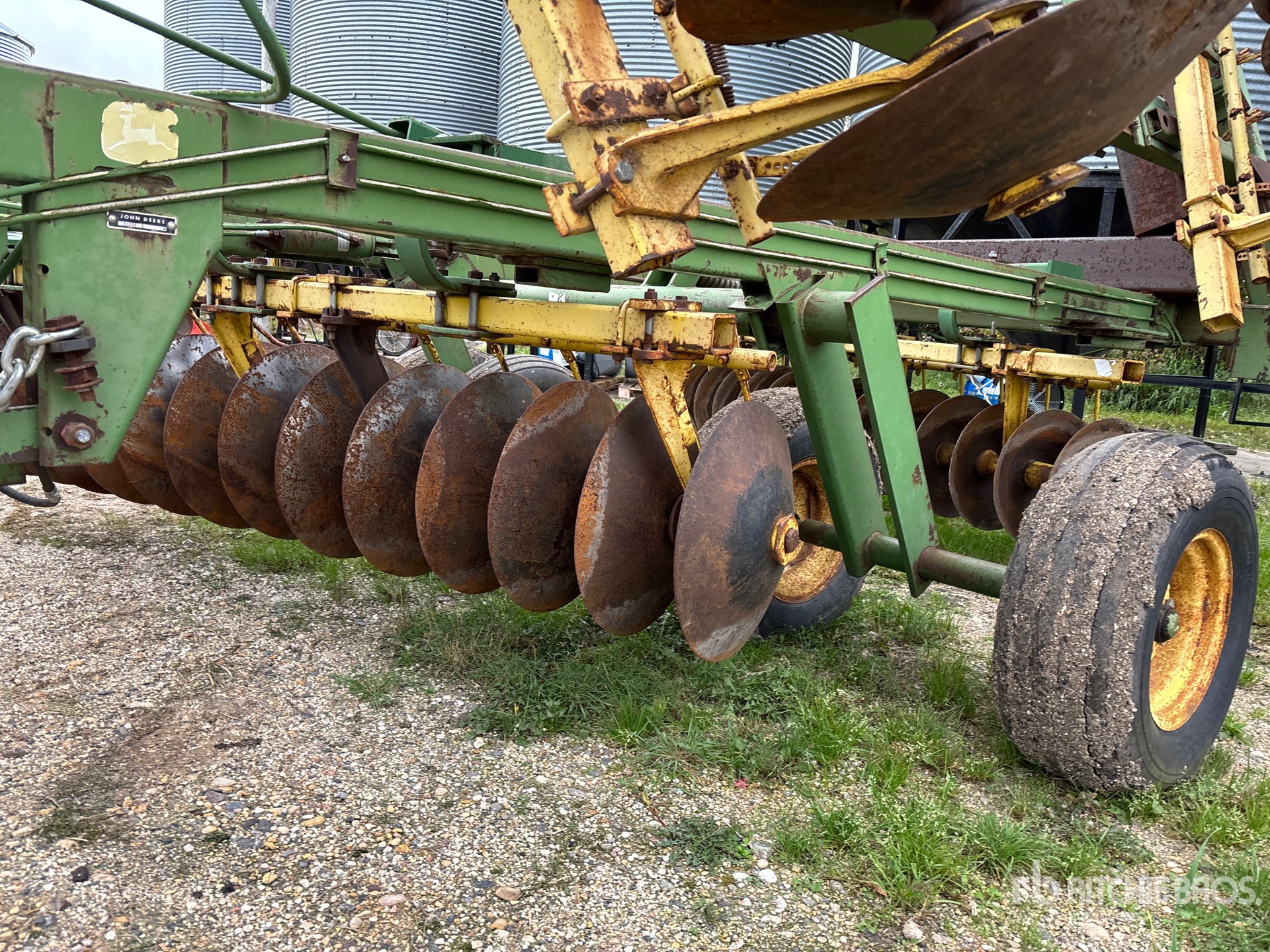 John Deere 220