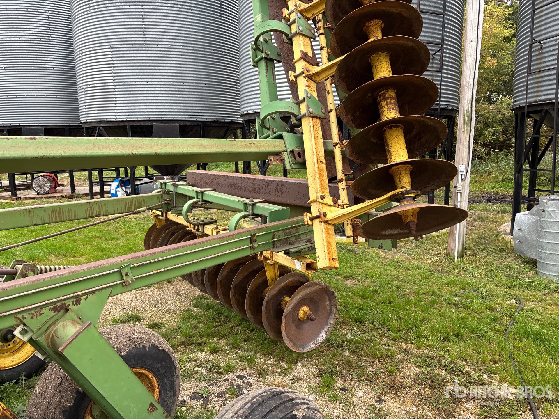 John Deere 220