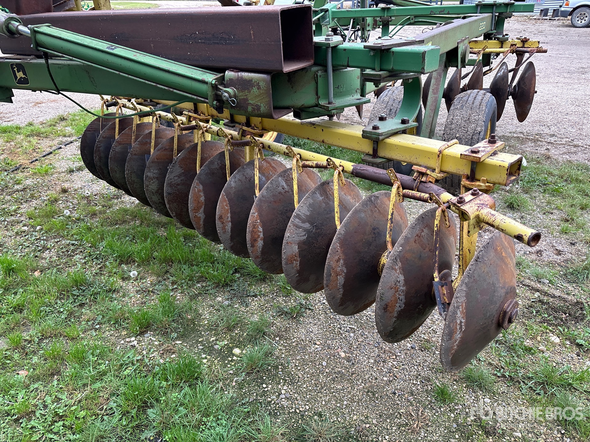 John Deere 220