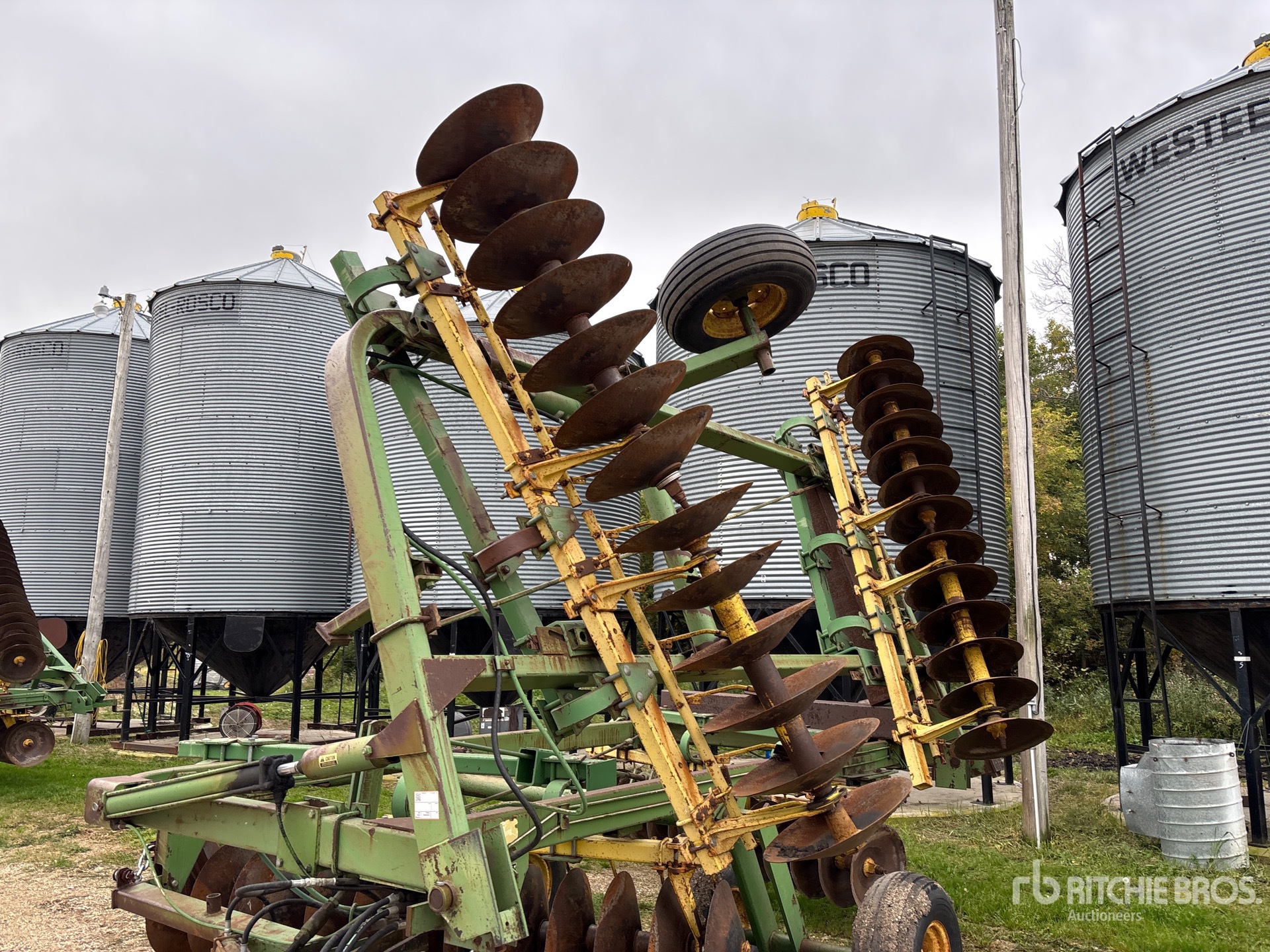 John Deere 220