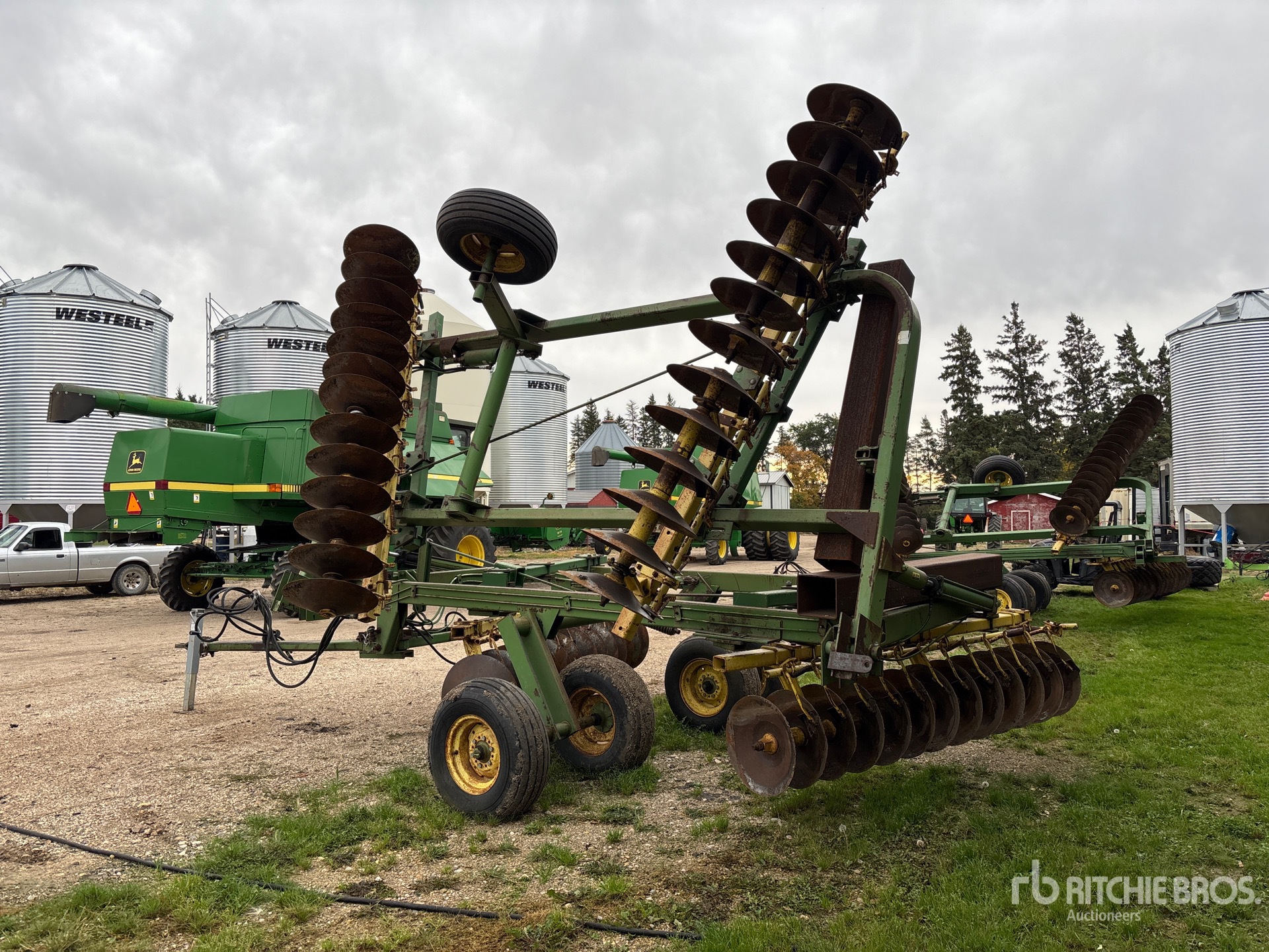 John Deere 220