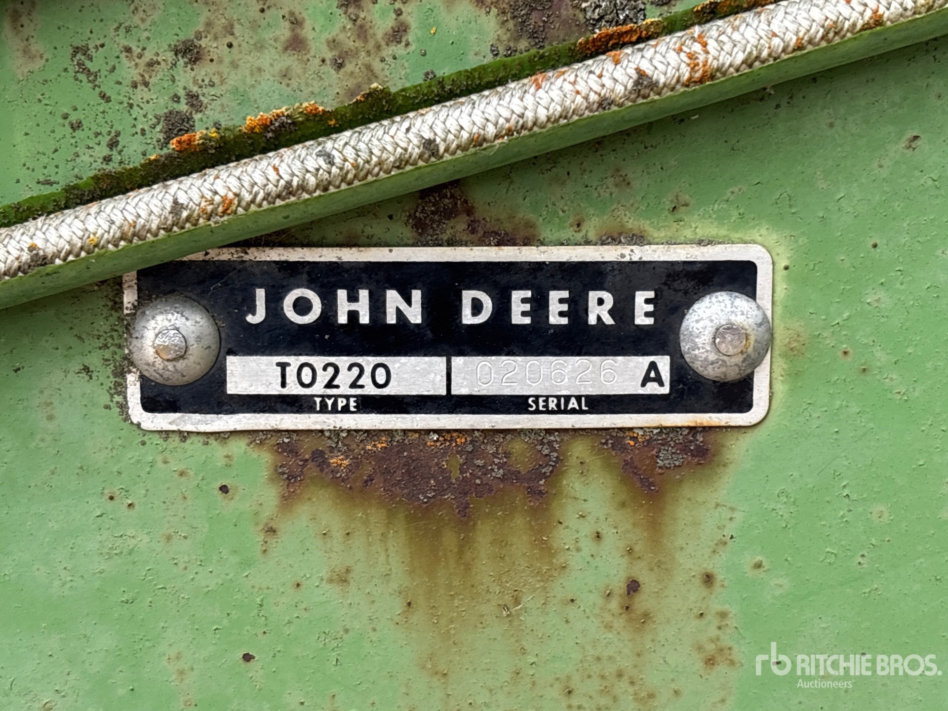 John Deere 220