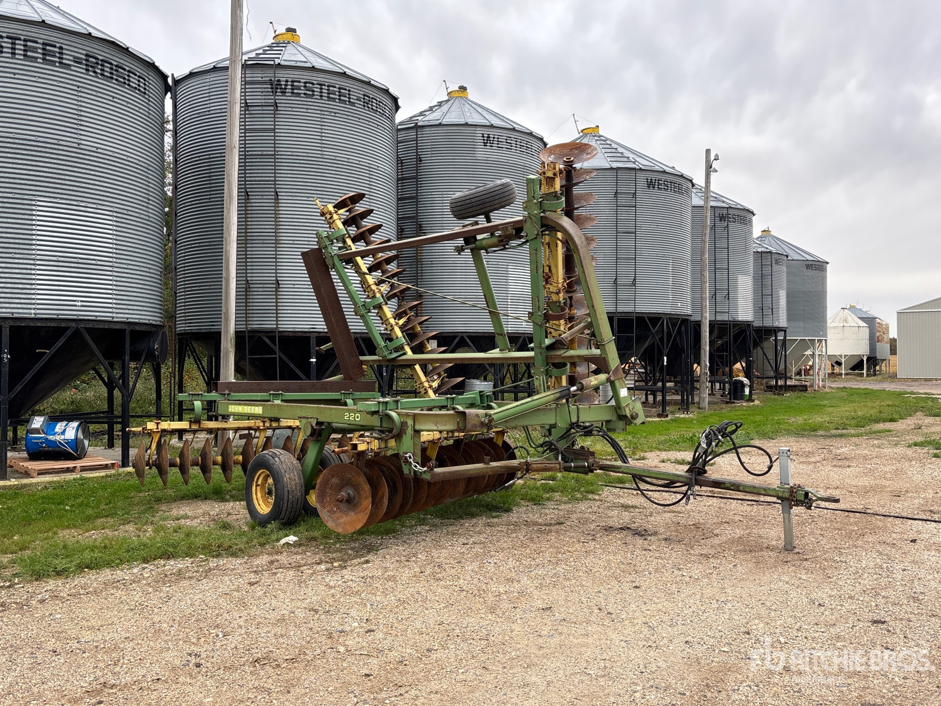 John Deere 220