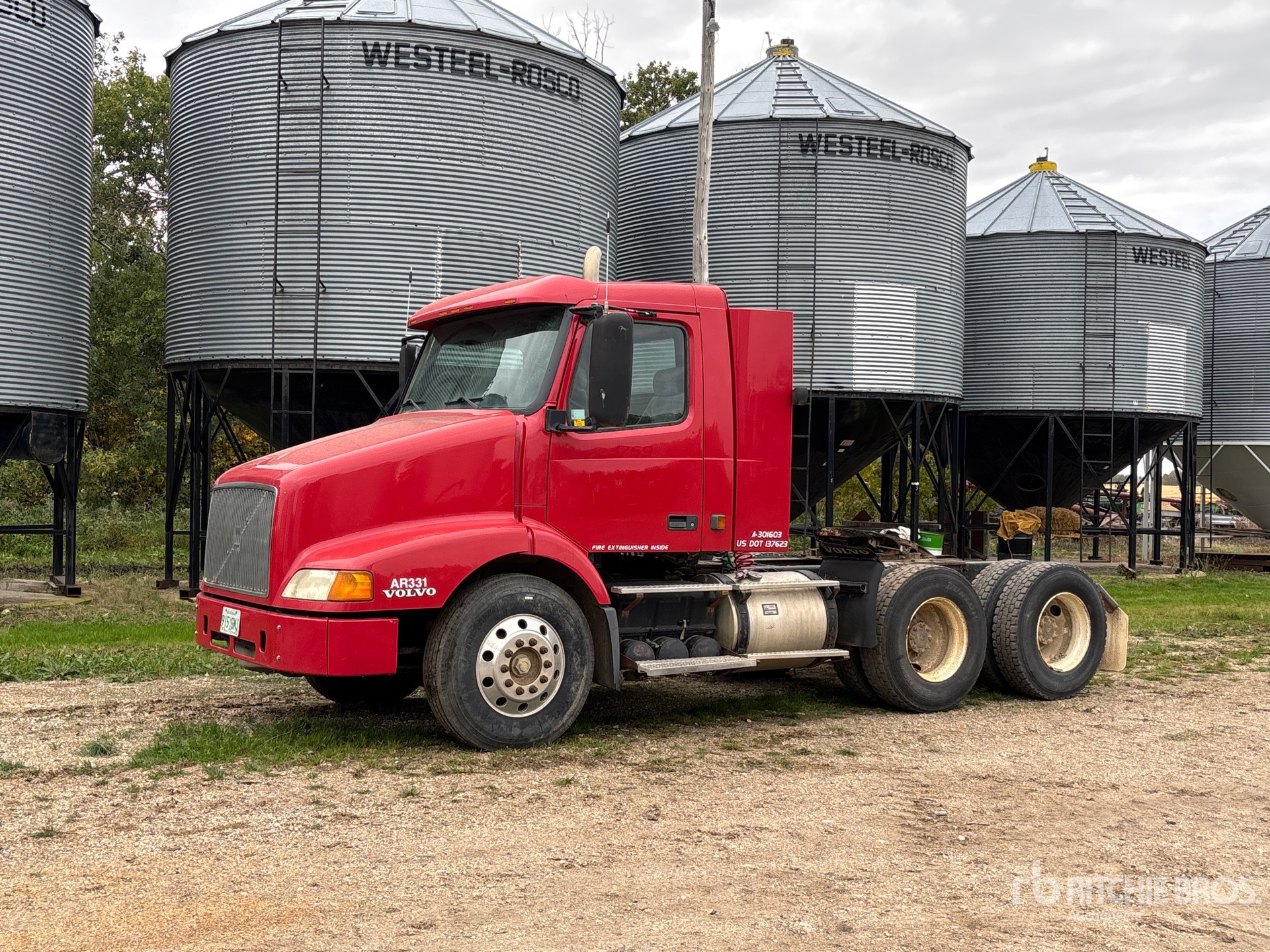 1999 Volvo VNM64T